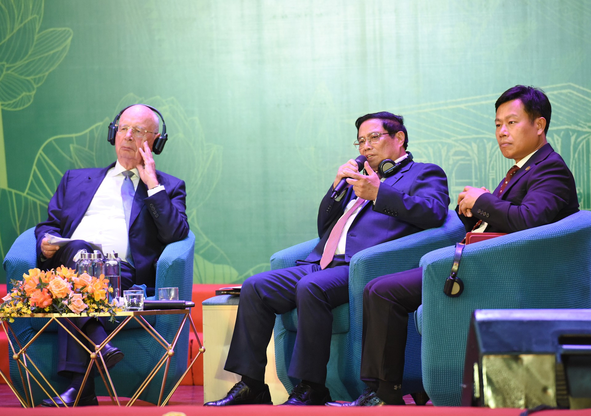 El premier Pham Minh Chinh esclarece dudas de los estudiantes. El premier Pham Minh Chinh esclarece dudas de los estudiantes.