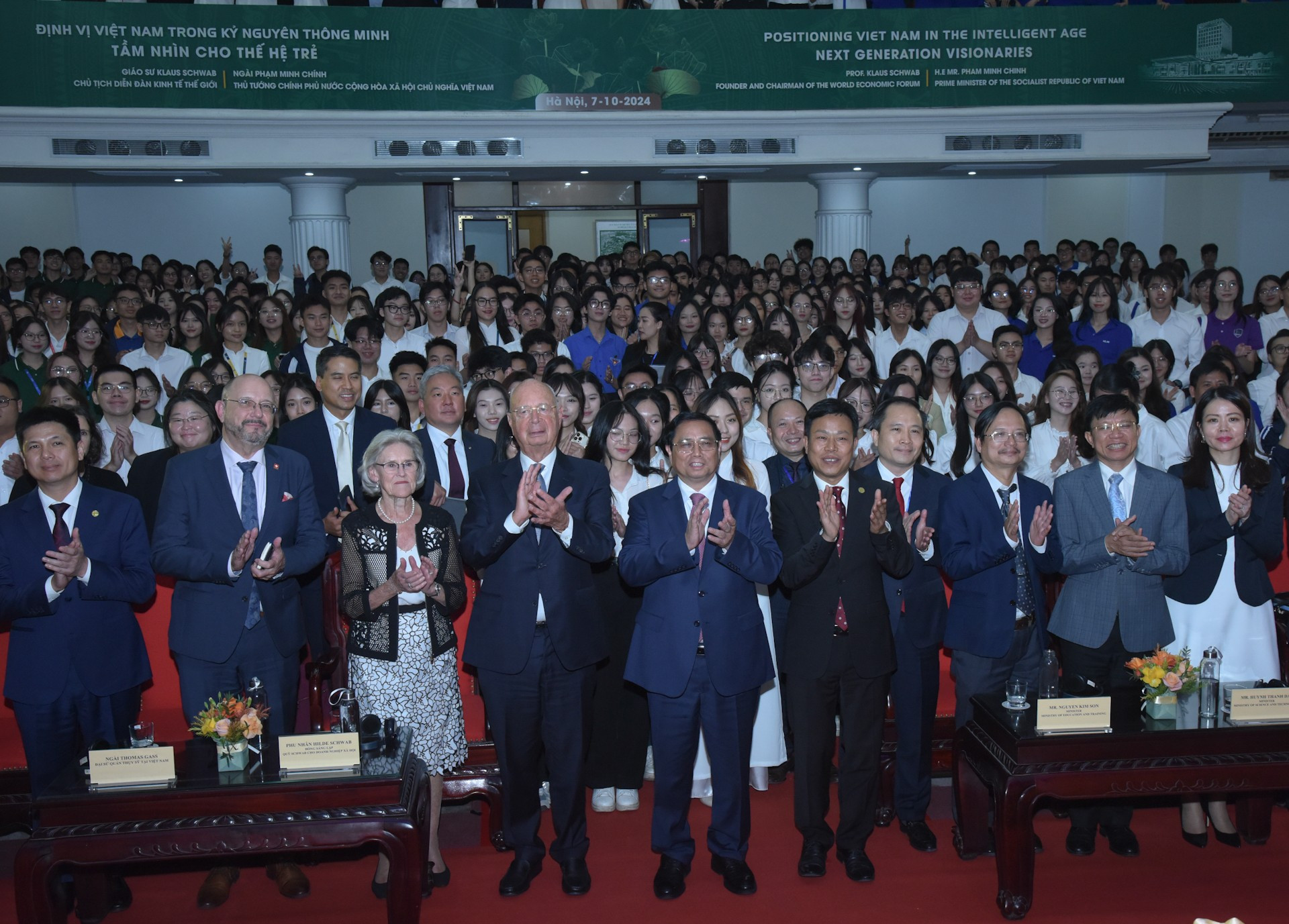 Los delegados al diálogo. Los delegados al diálogo.