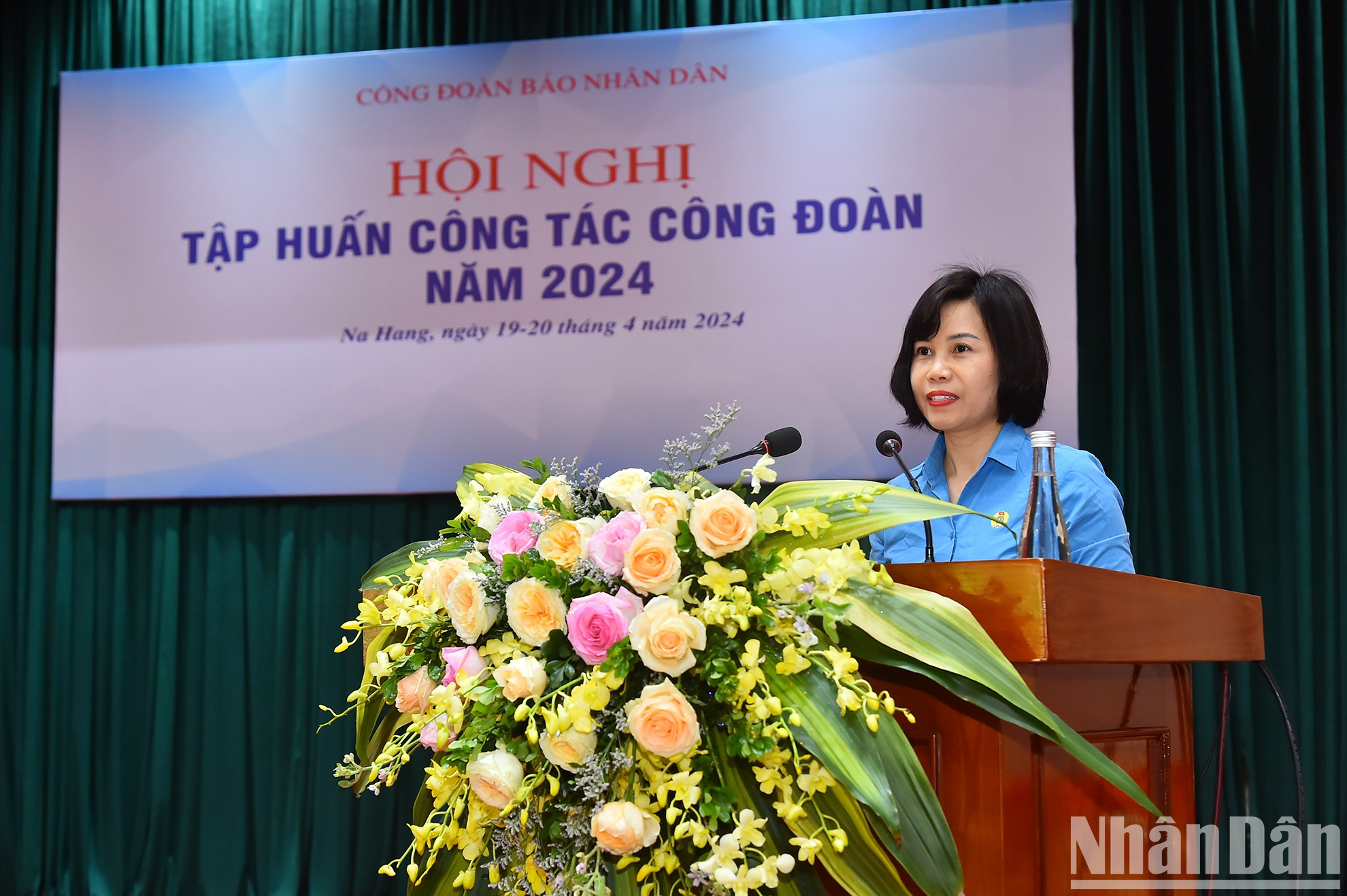 La compañera Tran Thi Kieu Thanh Binh inaugura la conferencia. La compañera Tran Thi Kieu Thanh Binh inaugura la conferencia.