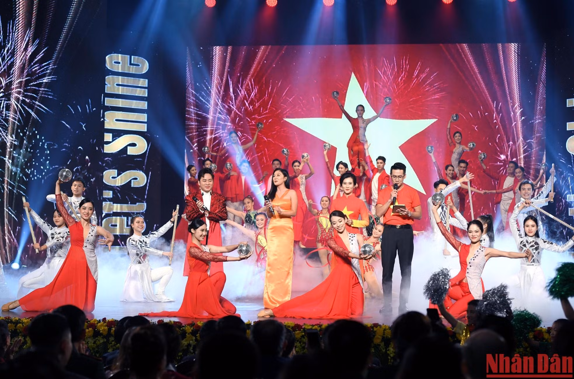 En el acto también es honrada la ‘Comunidad de aficionados vietnamitas en los SEA Games 31’, la fuerza con gran contribución al éxito de esa magna cita deportivo regional organizada en Vietnam.