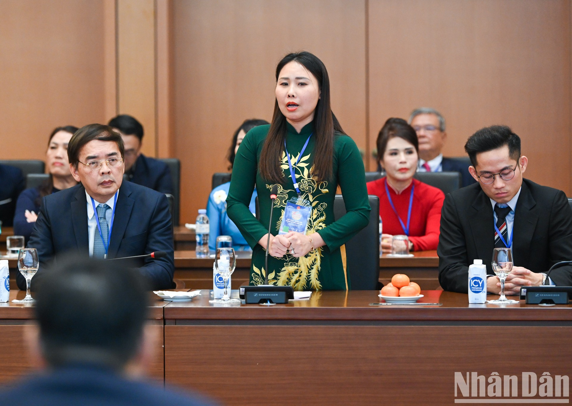 Le Thi Huong, vietnamita residente en Japón, habla en la cita. Le Thi Huong, vietnamita residente en Japón, habla en la cita.