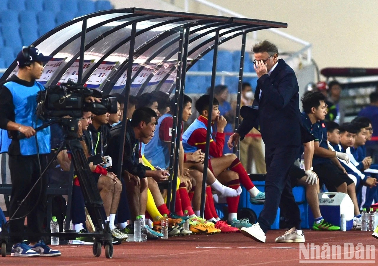 La inesperada derrota decepciona al equipo anfitrión.