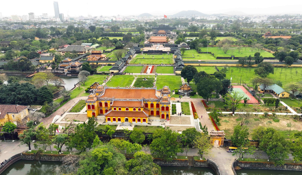 El Palacio de Kien Trung en el Complejo de Monumentos de Hue. El Palacio de Kien Trung en el Complejo de Monumentos de Hue.