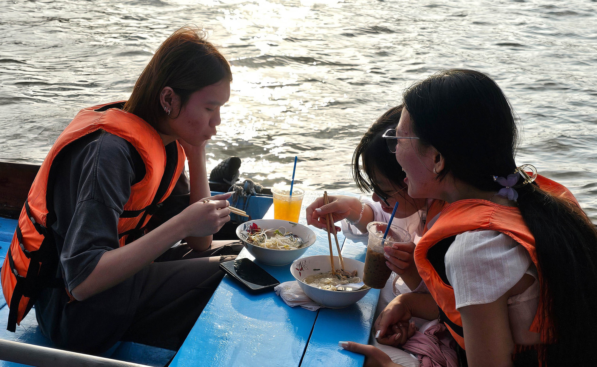 El desayuno a bordo fascina a muchos visitantes.