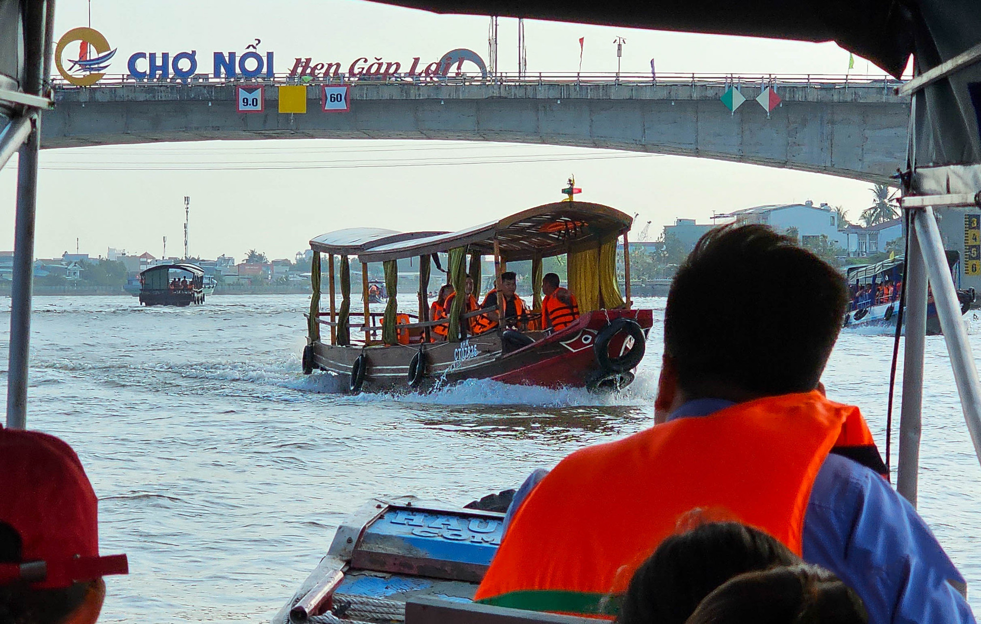 En 2016, la cultura del mercado flotante de Cai Rang fue reconocida por el Ministerio de Cultura, Deportes y Turismo como Patrimonio Cultural Inmaterial Nacional.