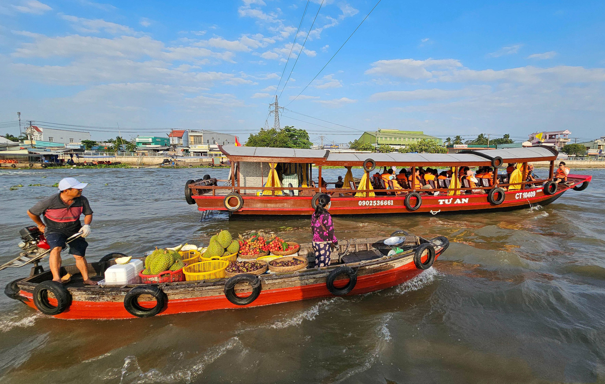 Actualmente en Cai Rang hay de 250 a 300 embarcaciones dedicadas al comercio mayorista y minorista de productos agrícolas, así como unos 30 botes de frutas y alimentos locales.