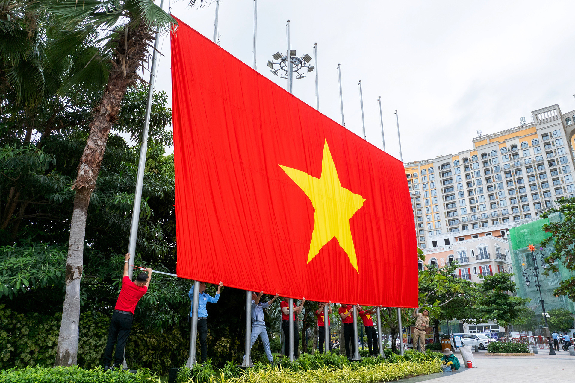 La bandera nacional izada en un rincón de la ciudad insular de Phu Quoc, en la provincia meridional de Kien Giang.