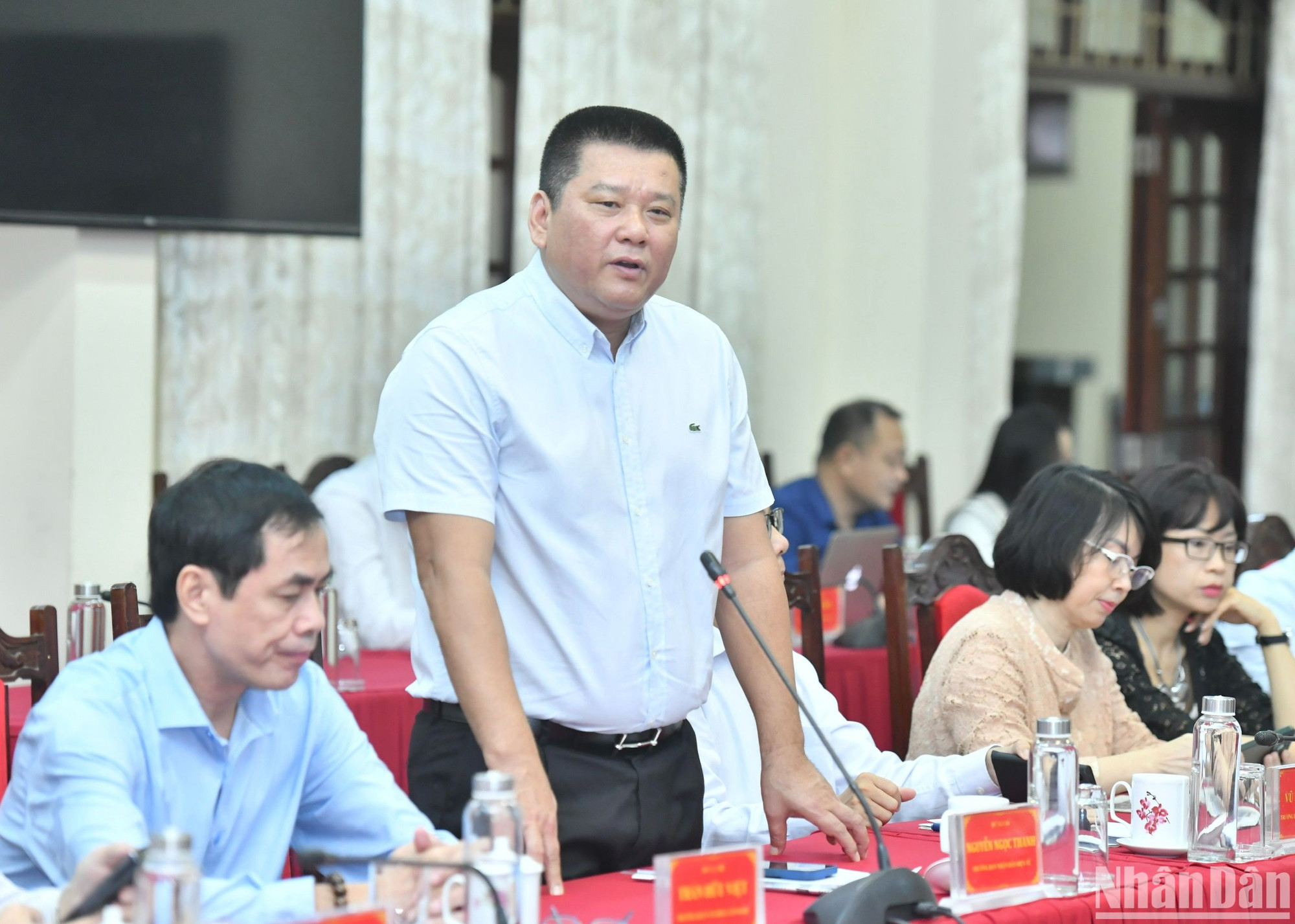 El jefe de la Redacción de Nhan Dan Digital, Nguyen Ngoc Thanh, destaca el lanzamiento de diferentes micrositios de esa publicación en los últimos tiempos, incluidos los dedicados al Presidente Ho Chi Minh y al secretario general del Partido Nguyen Van Linh. El jefe de la Redacción de Nhan Dan Digital, Nguyen Ngoc Thanh, destaca el lanzamiento de diferentes micrositios de esa publicación en los últimos tiempos, incluidos los dedicados al Presidente Ho Chi Minh y al secretario general del Partido Nguyen Van Linh.