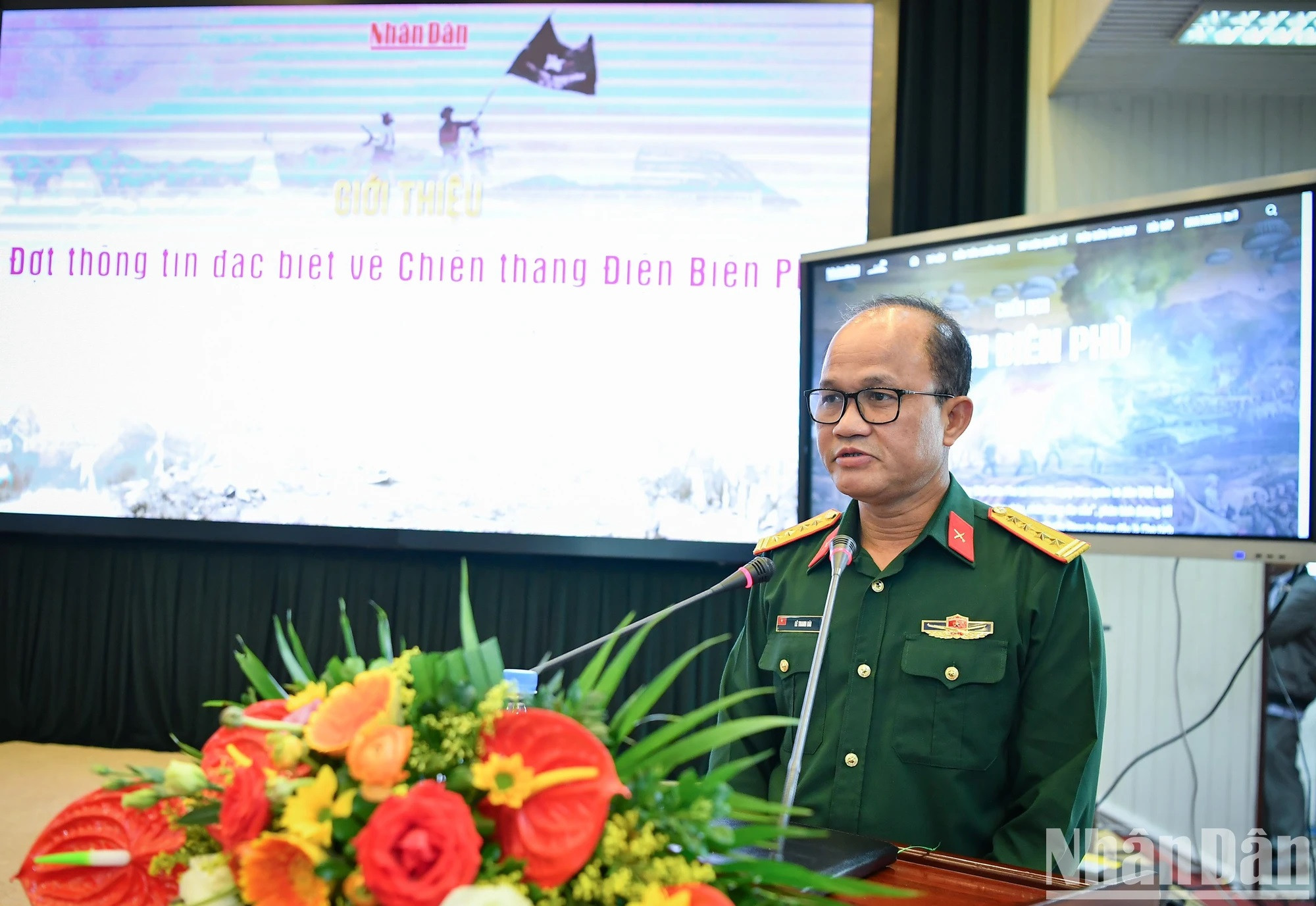 El coronel Le Thanh Bai, vicedirector del Instituto de Historia Militar (Estado Mayor del Ejército Popular de Vietnam), habla de la cooperación entre su entidad y Nhan Dan en el despliegue del portal informativo especial sobre la victoria de Dien Bien Phu. El coronel Le Thanh Bai, vicedirector del Instituto de Historia Militar (Estado Mayor del Ejército Popular de Vietnam), habla de la cooperación entre su entidad y Nhan Dan en el despliegue del portal informativo especial sobre la victoria de Dien Bien Phu.