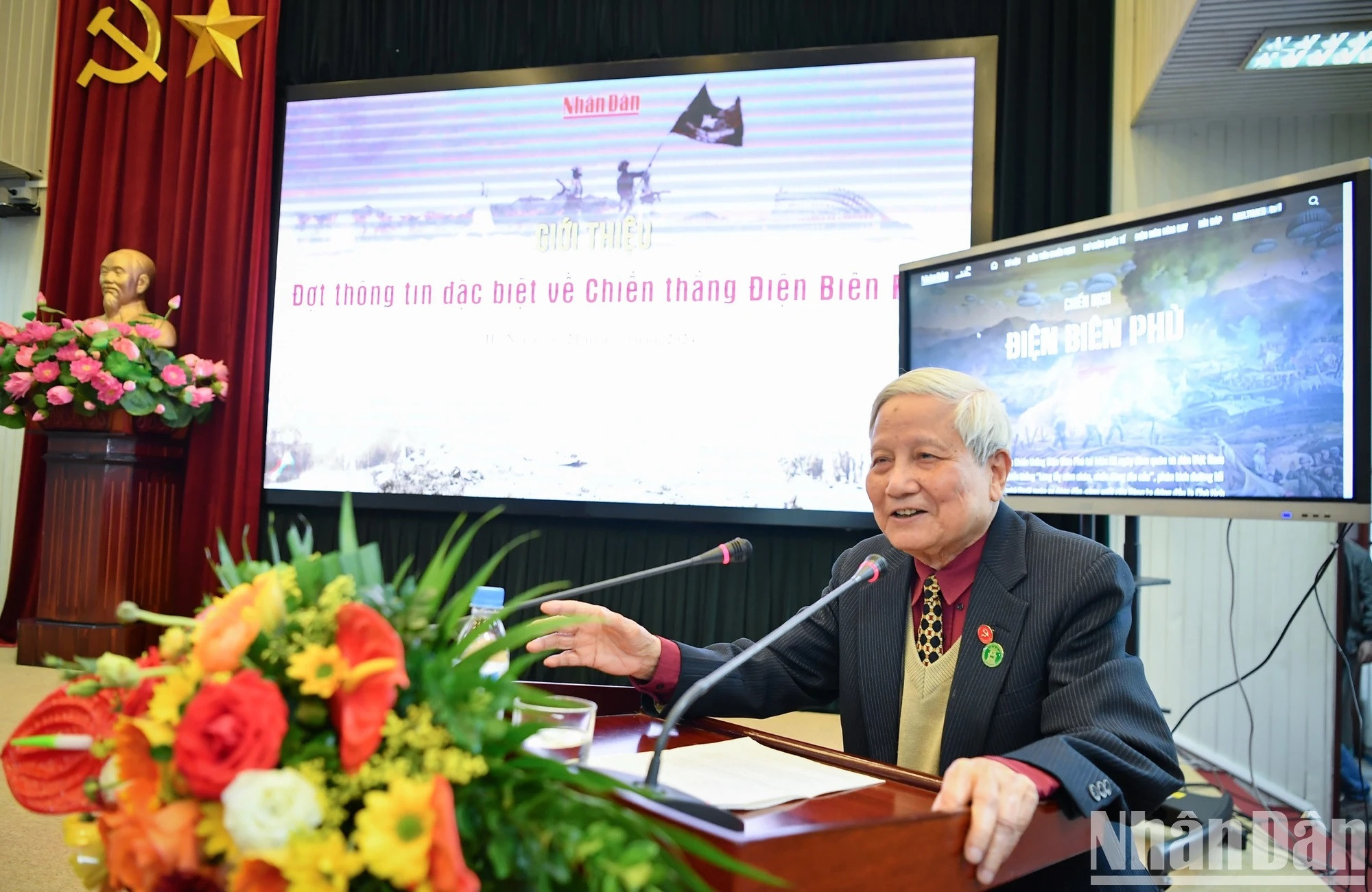 El veterano periodista Ha Dang, antiguo miembro del CC, exjefe de la Comisión de Ideología y Cultura del CC, y expresidente-editor de Nhan Dan, interviene. El veterano periodista Ha Dang, antiguo miembro del CC, exjefe de la Comisión de Ideología y Cultura del CC, y expresidente-editor de Nhan Dan, interviene.