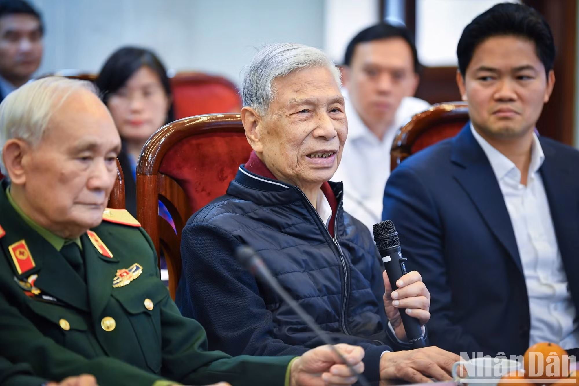 El general de división Dang Quan Thuy, ex vicepresidente de la Asamblea Nacional de Vietnam y veterano de Dien Bien Phu, comparte recuerdos sobre la antigua lucha.