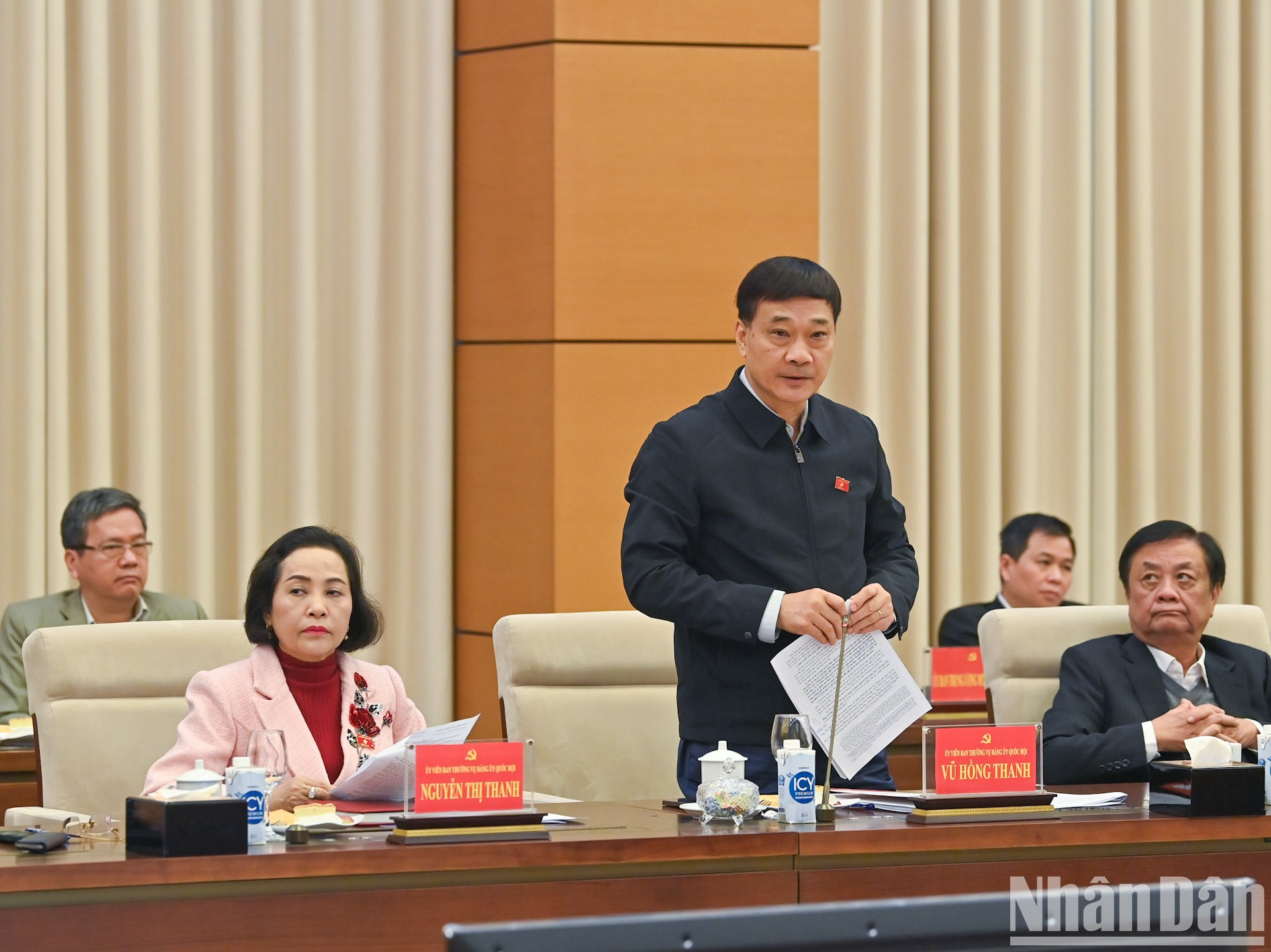 El jefe de la Comisión de Asuntos Económicos de la AN, Vu Hong Thanh. El jefe de la Comisión de Asuntos Económicos de la AN, Vu Hong Thanh.