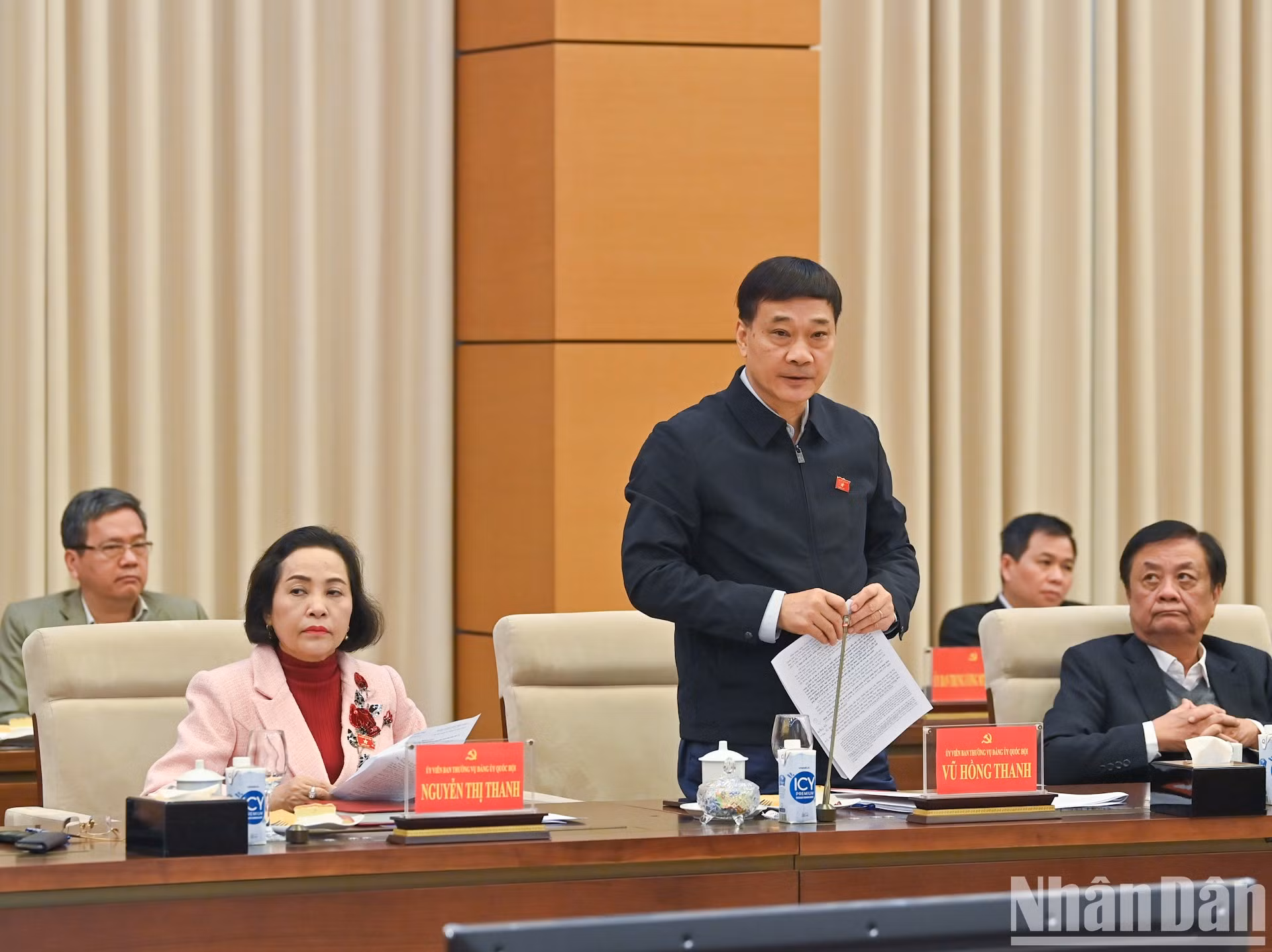 El jefe de la Comisión de Asuntos Económicos de la AN, Vu Hong Thanh.