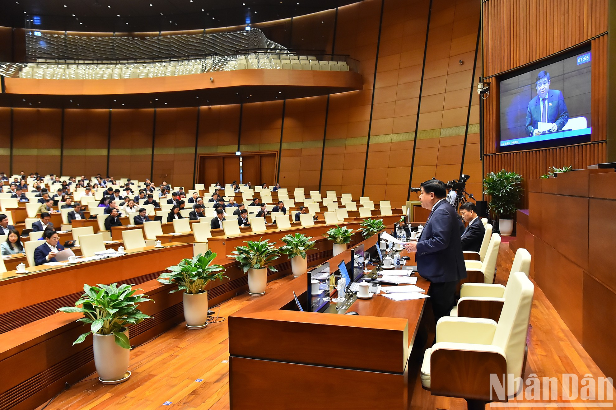 El ministro de Planificación e Inversión, Nguyen Chi Dung, esclarece dudas relevantes al mencionado plan maestro en la mañana del día 7.