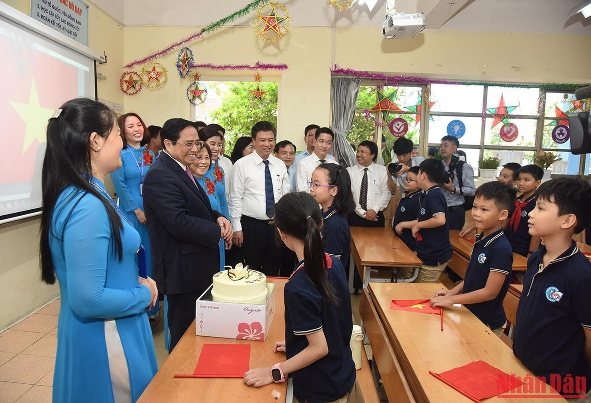 En conversaciones con docentes y educandos. En conversaciones con docentes y educandos.