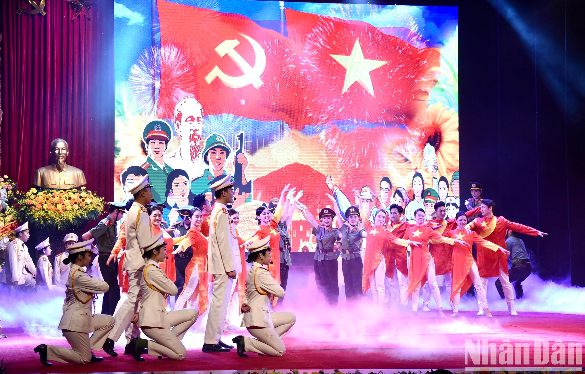 Espectáculo artístico a inicios de la ceremonia.