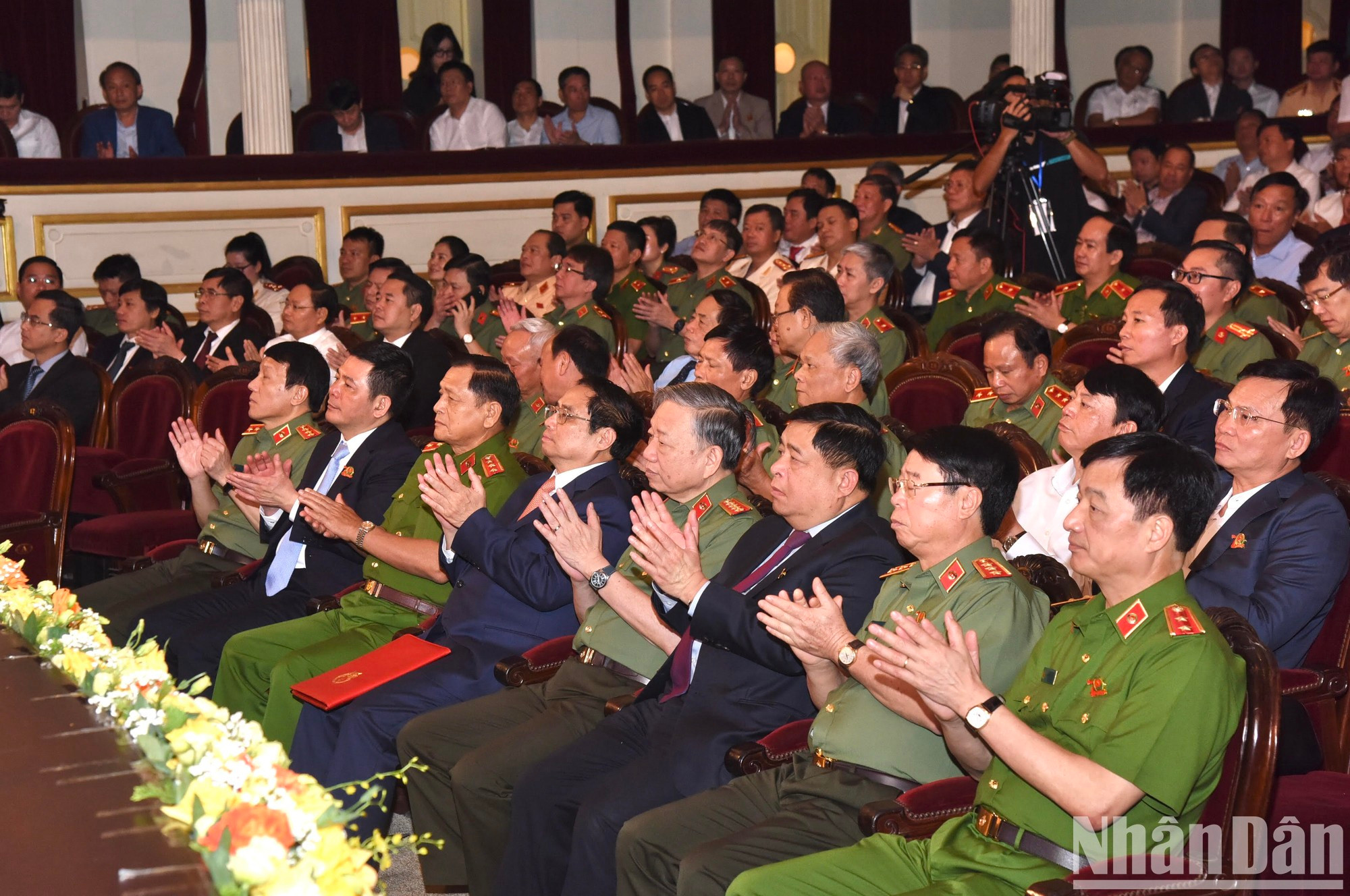 El jefe de Gobierno y los delegados.