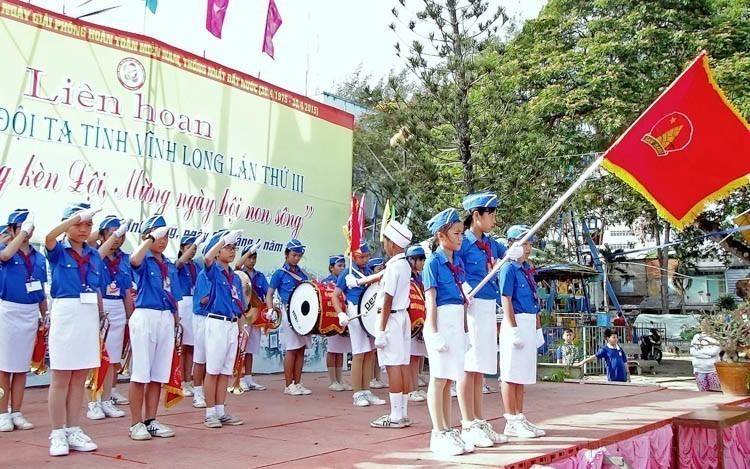 La banda de música del distrito de Binh Tan en Ciudad Ho Chi Minh participa en la presentación conmemorativa por el 125 aniversario del nacimiento del Presidente Ho Chi Minh (19 de mayo).