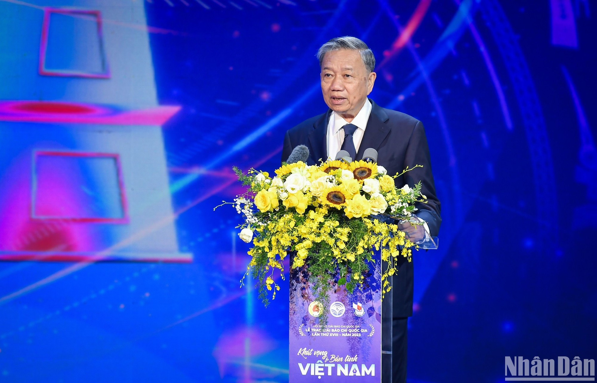 El presidente de Vietnam, To Lam, interviene en la premiación.