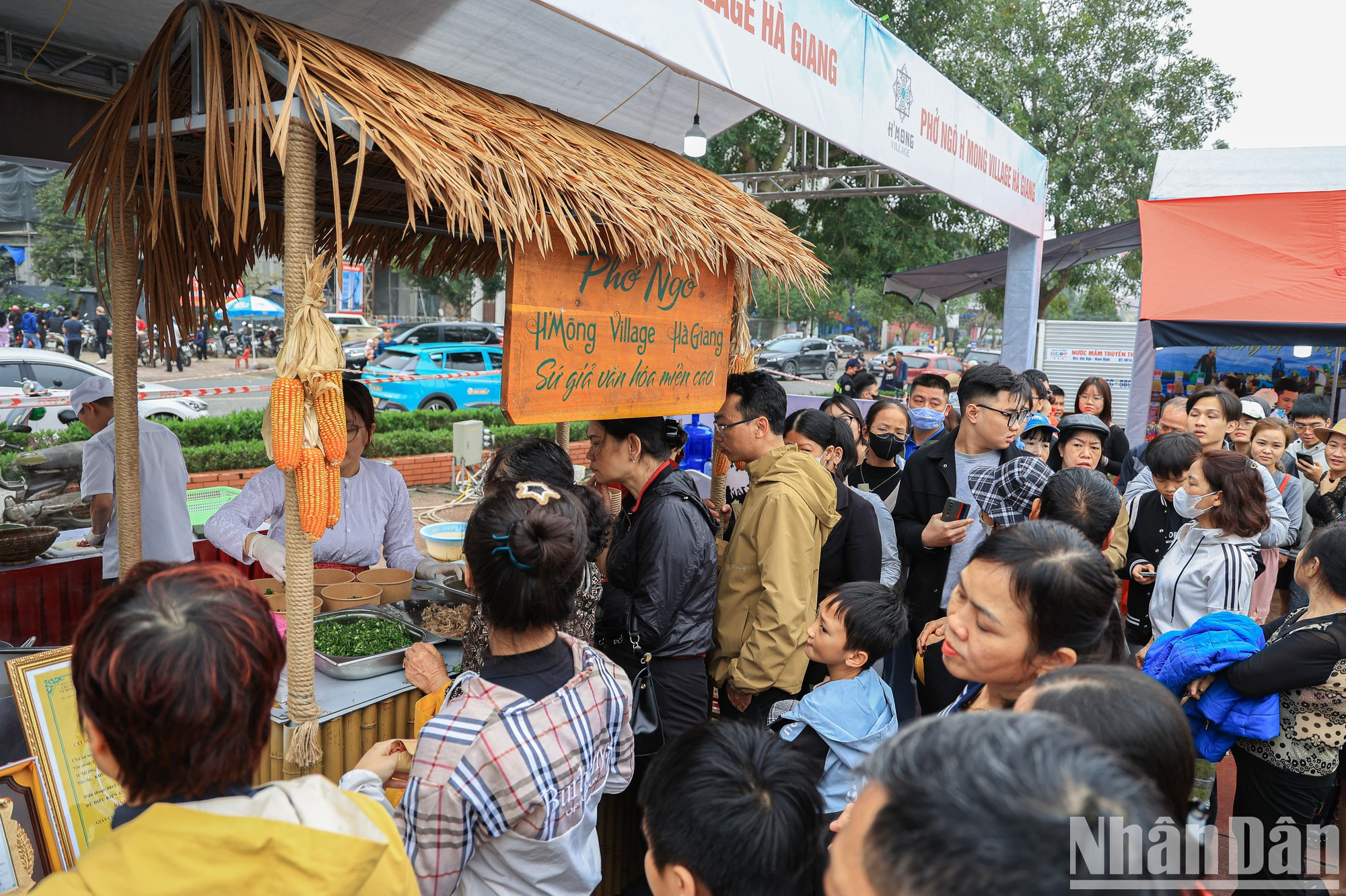 Mucha gente opta por el “pho” con fideos de harina de maíz, de la provincia de Ha Giang. Mucha gente opta por el “pho” con fideos de harina de maíz, de la provincia de Ha Giang.
