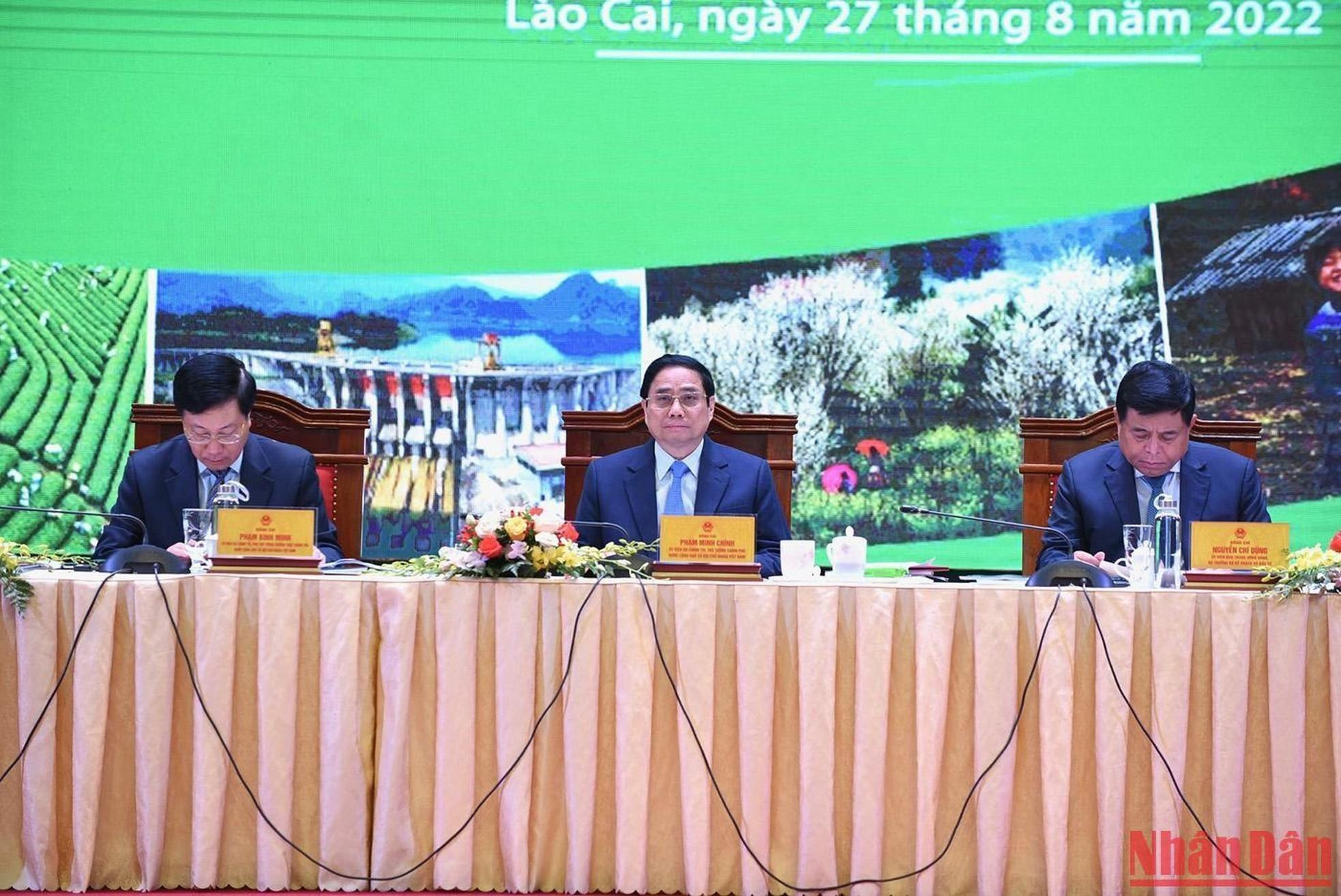 El premier preside la conferencia. El premier preside la conferencia.