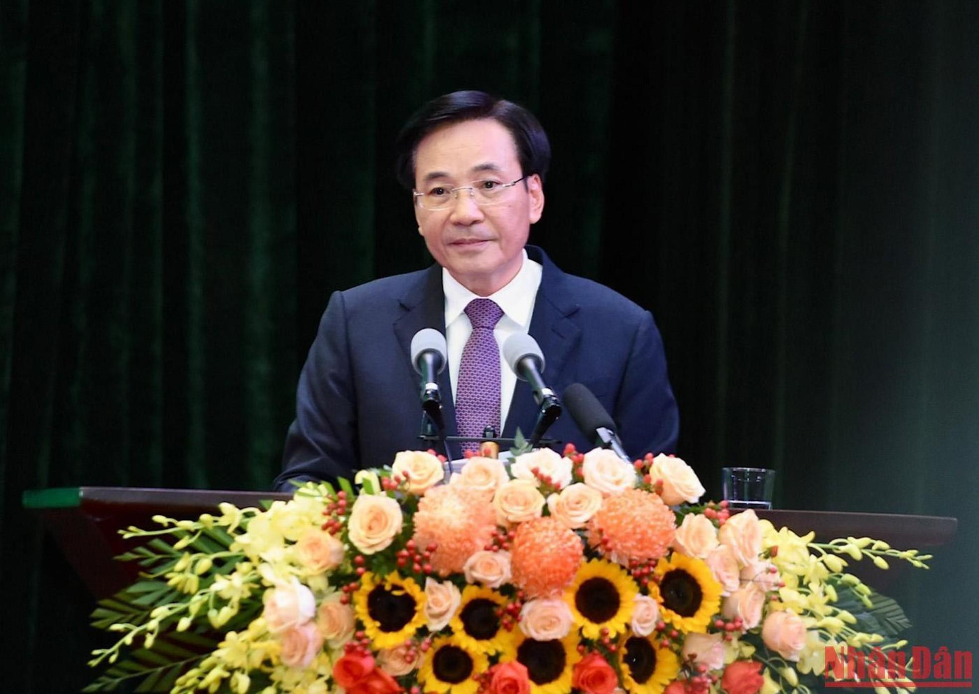 El ministro y jefe de la Oficina del Gobierno, Tran Van Son, anuncia la Resolución No.96 fechada el 1 de agosto de 2022 del Gobierno sobre el mencionado programa de acción. El ministro y jefe de la Oficina del Gobierno, Tran Van Son, anuncia la Resolución No.96 fechada el 1 de agosto de 2022 del Gobierno sobre el mencionado programa de acción.