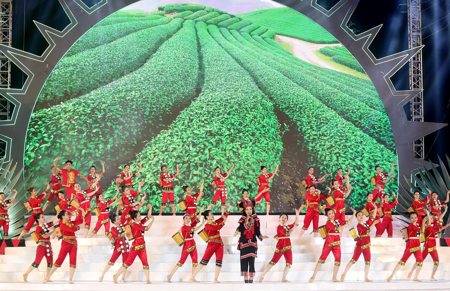 Otras actuaciones en el acto inaugural del festejo.