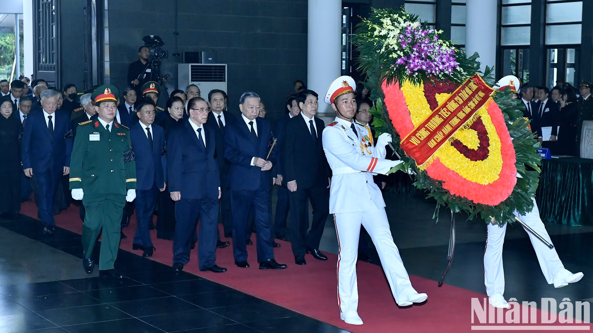 [Foto] Delegación del Comité Central del Partido rinde homenaje al expresidente Tran Duc Luong 