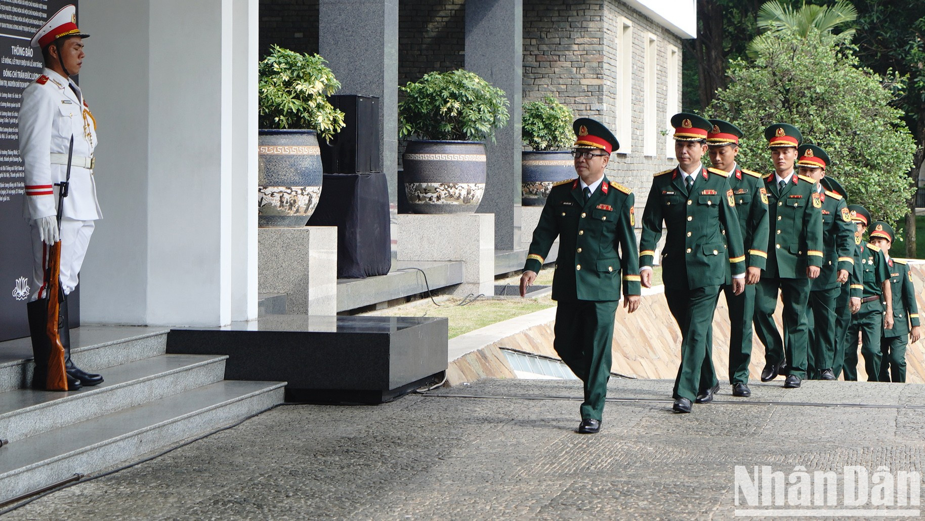 Estuvieron para extender sus condolencias numerosos delegados militares, civiles, funcionarios públicos y partidistas, así como representantes de localidades, agencias estatales y asociaciones sociopolíticas.