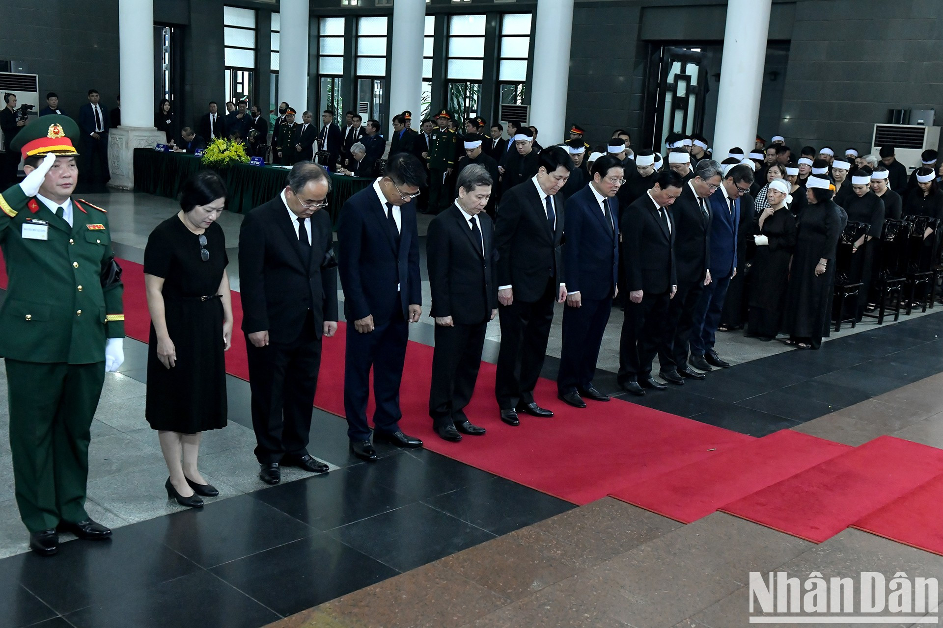Los delegados del Comité Directivo Central para la Reforma Judicial expresan su pesar por el deceso del expresidente Tran Duc Luong.