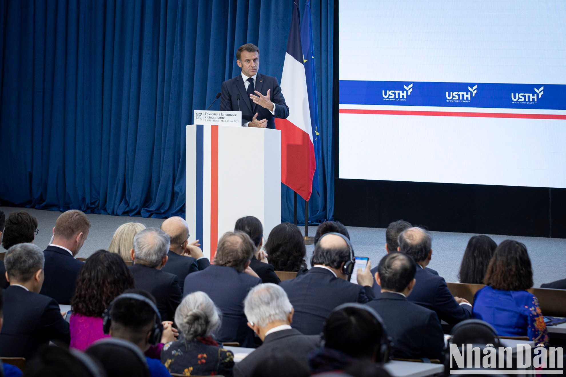 El presidente Macron da palabras. El presidente Macron da palabras.