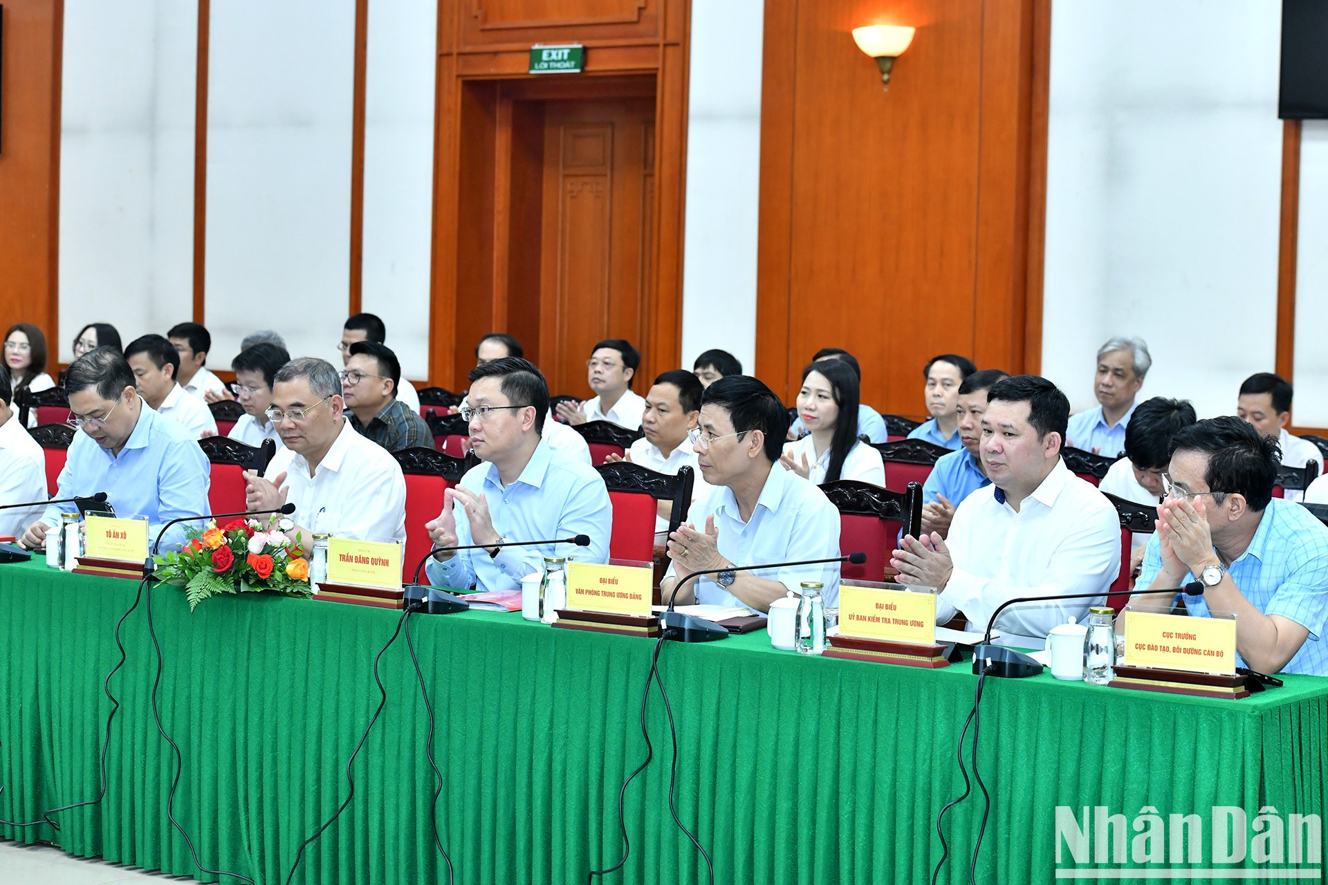 Delegados al simposio. Delegados al simposio.