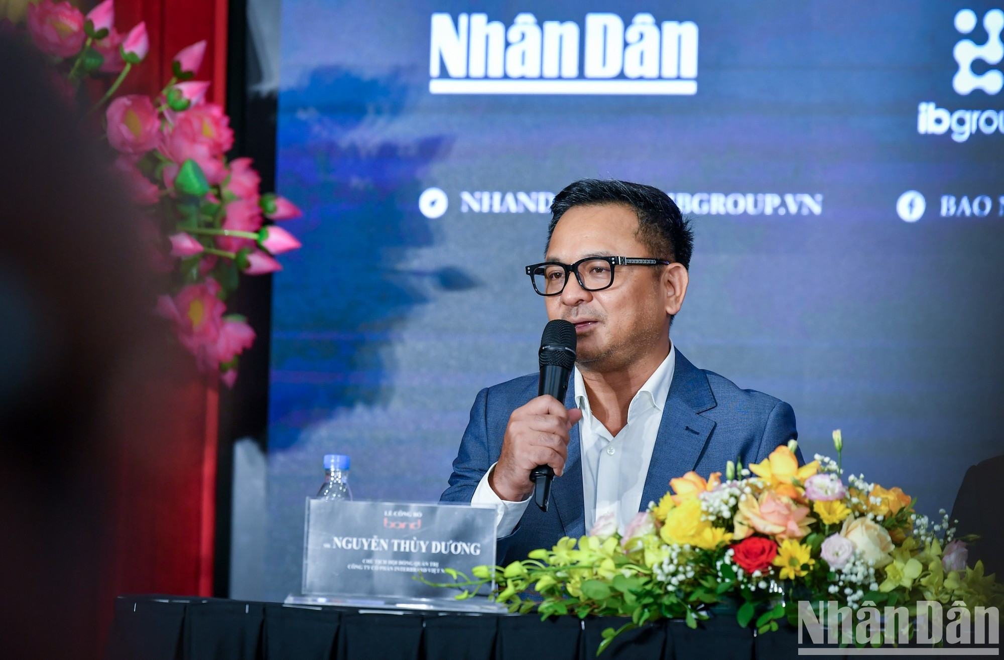 El ejecutivo de IB Group Vietnam esclarece dudas de la prensa. El ejecutivo de IB Group Vietnam esclarece dudas de la prensa.