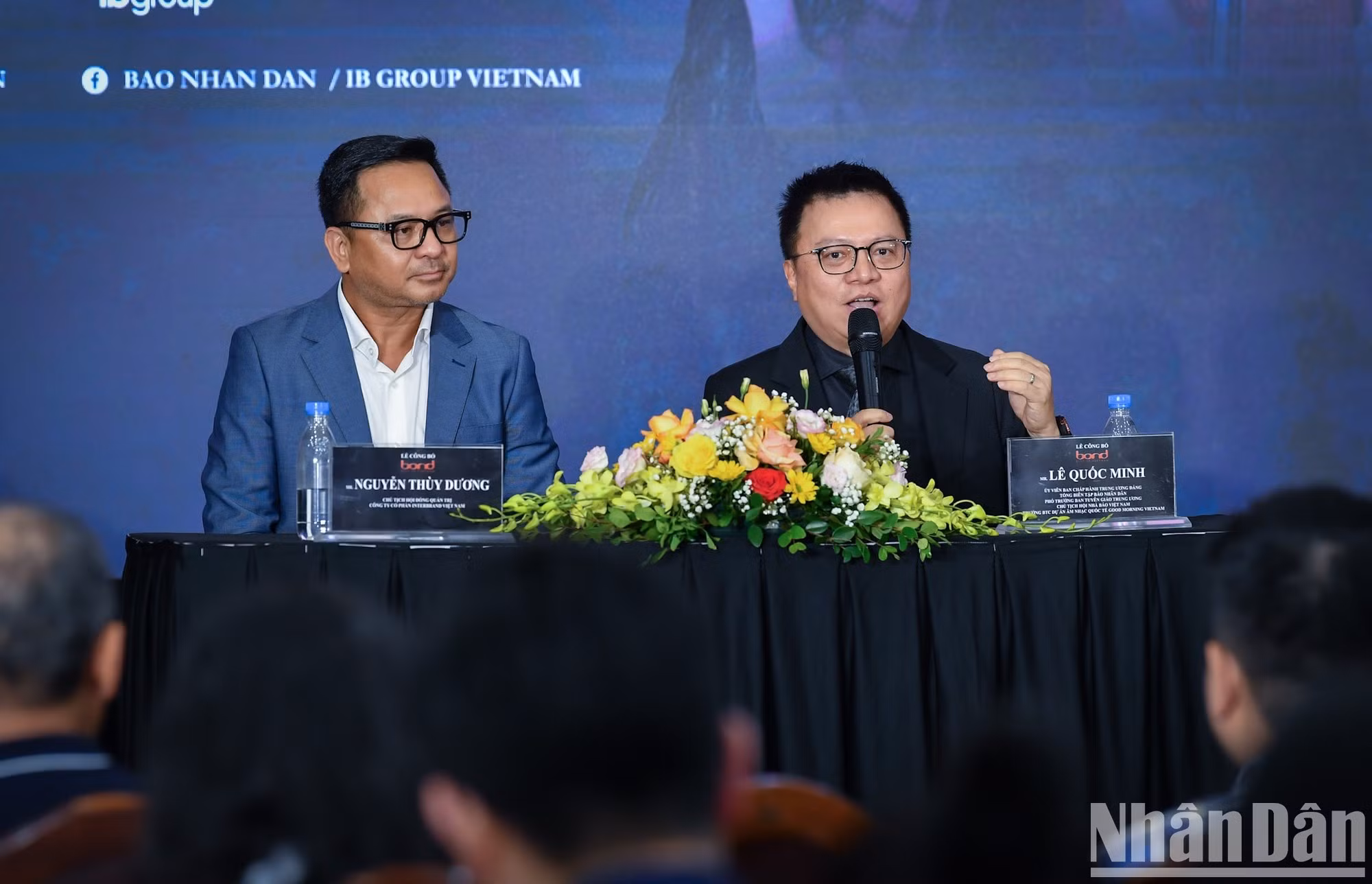 El compañero Le Quoc Minh responde a las preguntas.