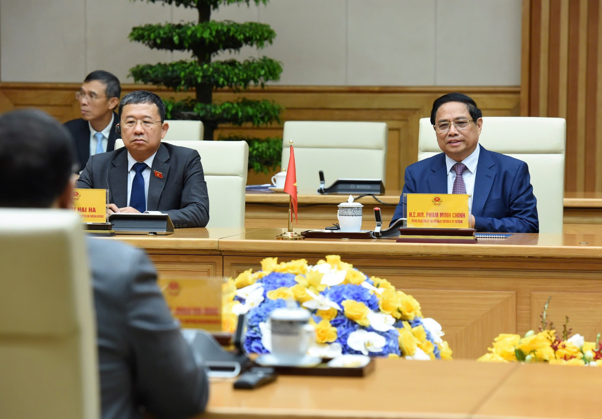 El jefe de Gobierno interviene en la reunión.