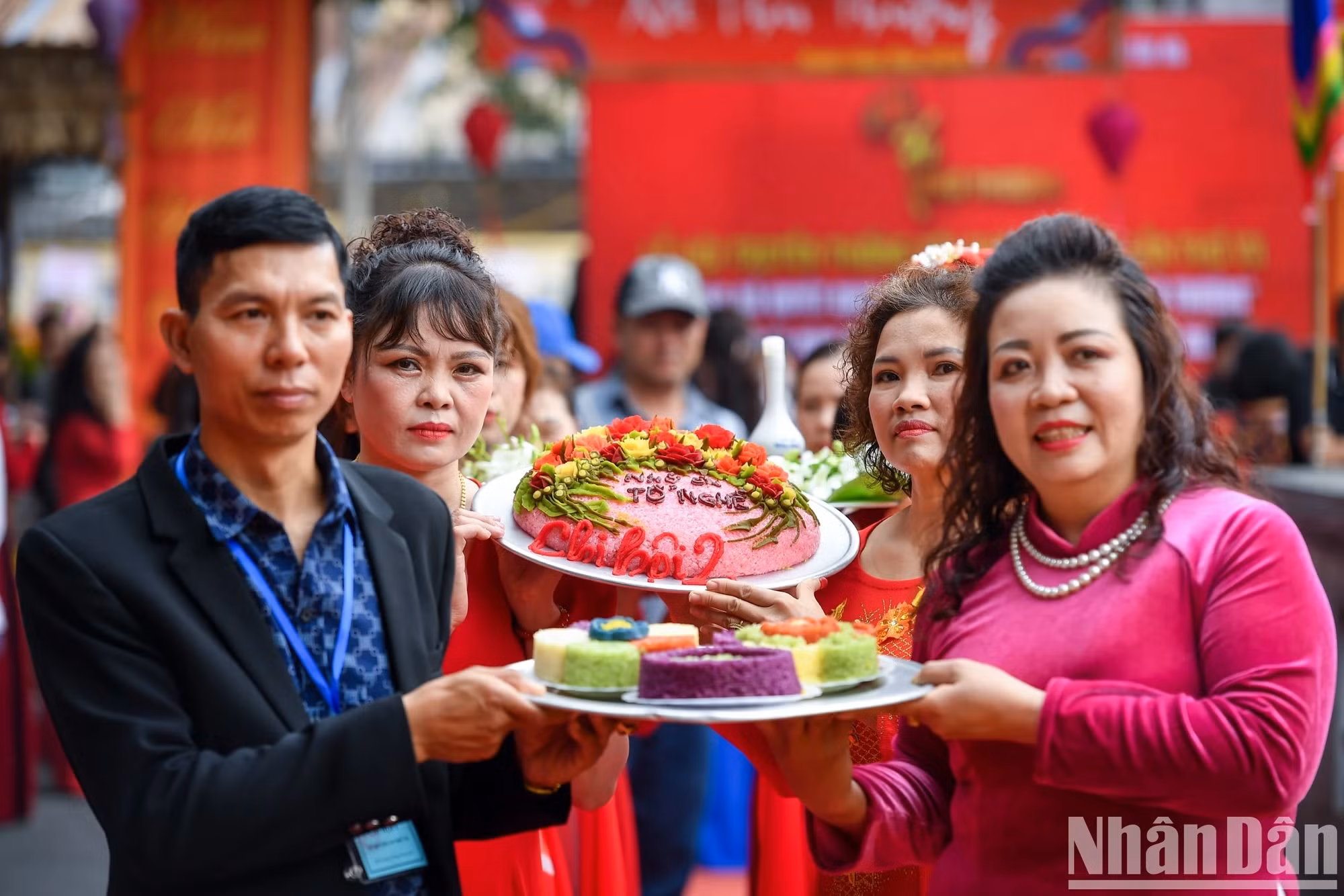 En la ceremonia de ofrendas. En la ceremonia de ofrendas.