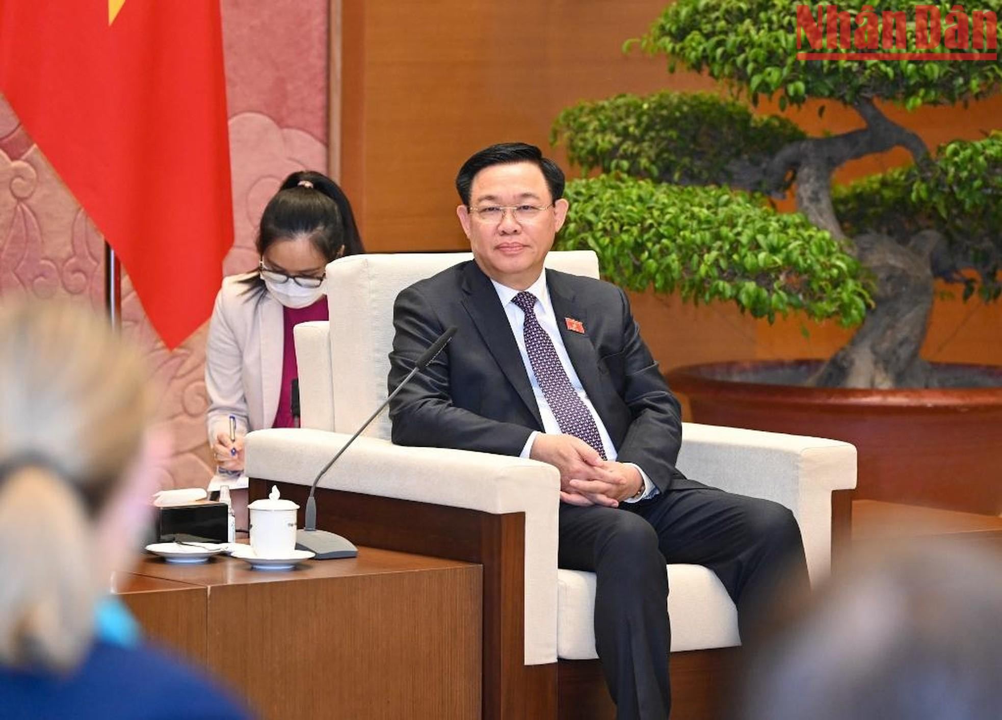 El presidente del Parlamento da sus palabras. El presidente del Parlamento da sus palabras.