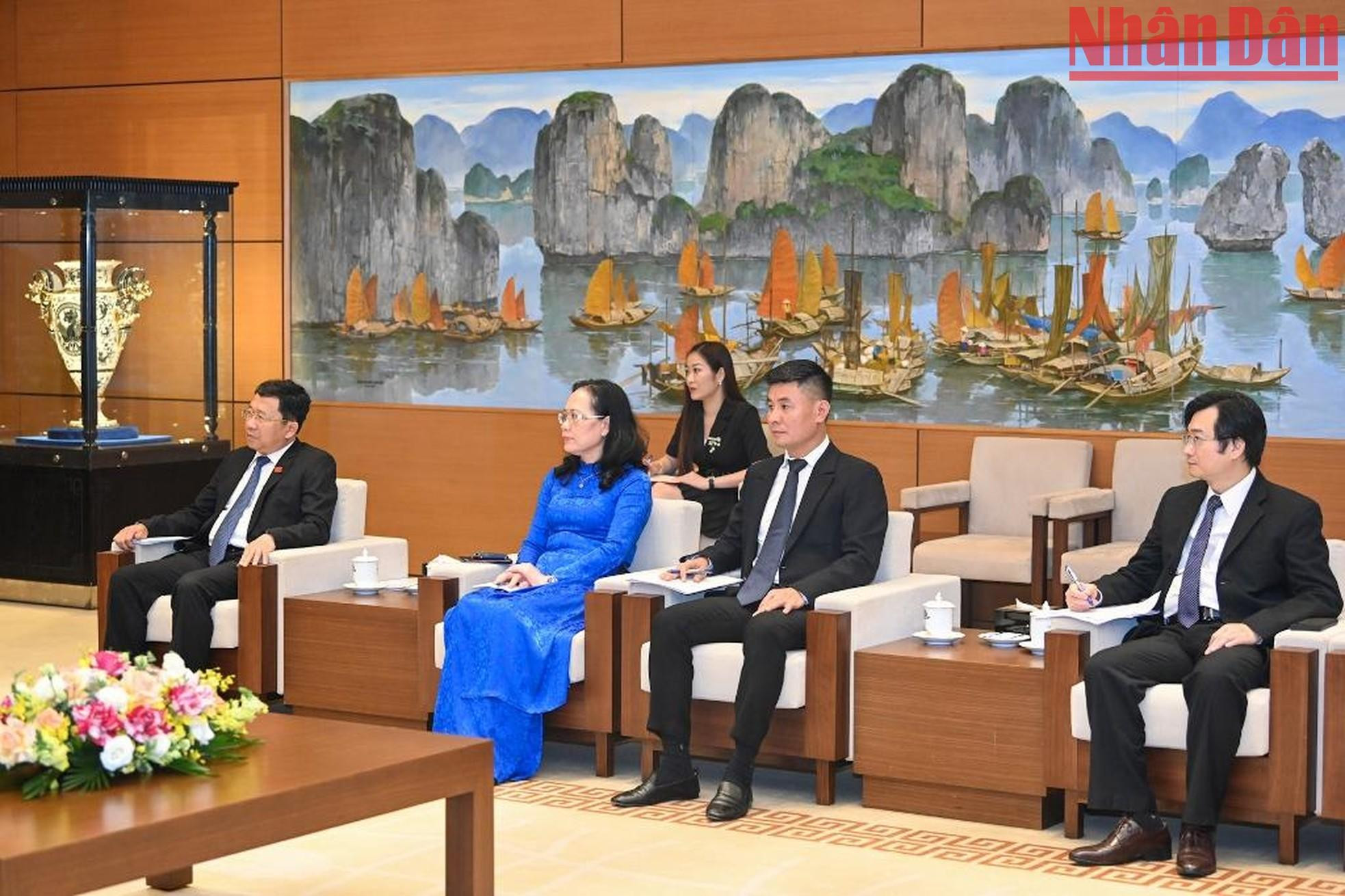 Representantes vietnamitas. Representantes vietnamitas.