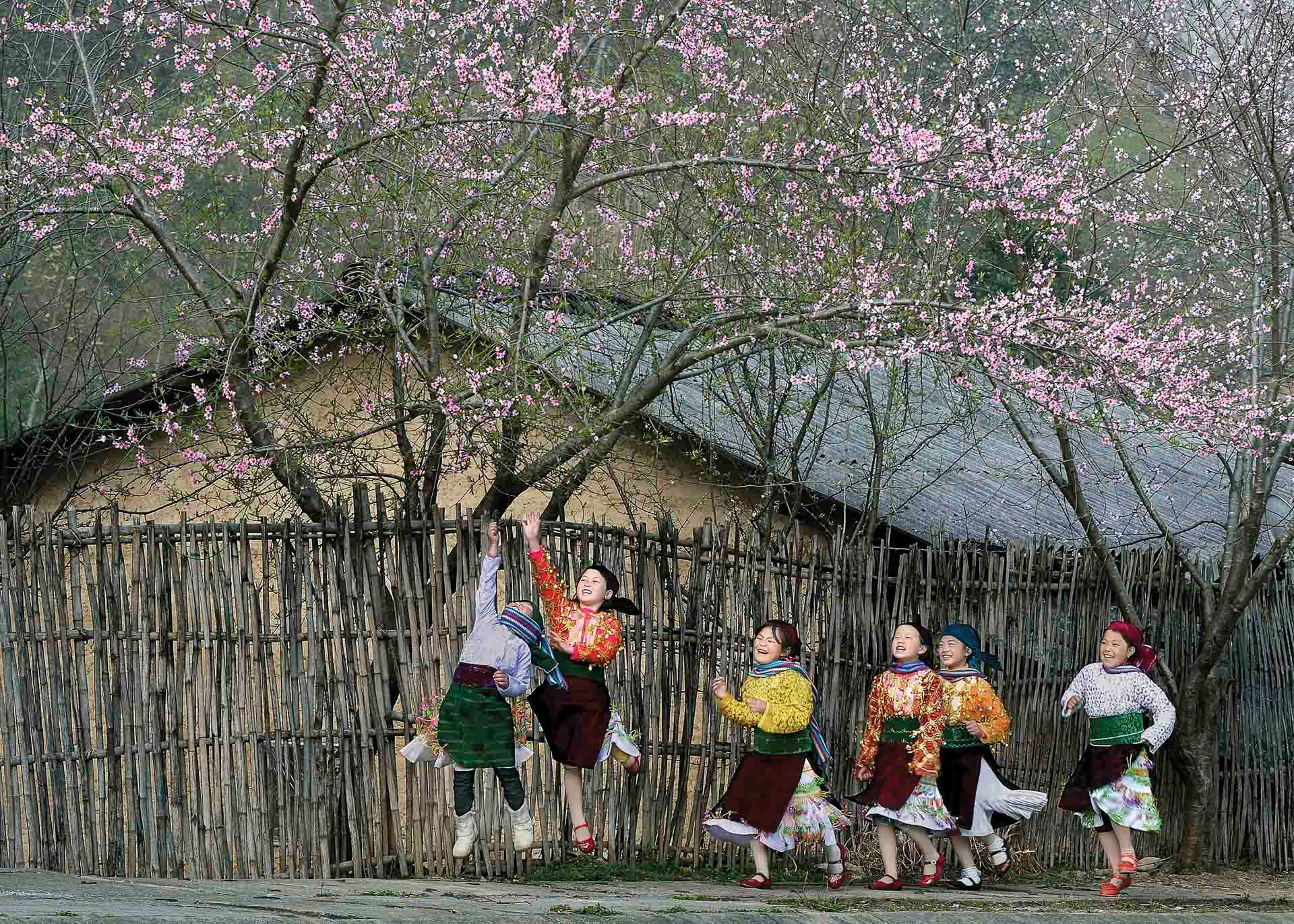 “Summer Day”, de la vietnamita Nguyen Thi Van, presea áurea de la FIAP en el apartado infantil. “Summer Day”, de la vietnamita Nguyen Thi Van, presea áurea de la FIAP en el apartado infantil.