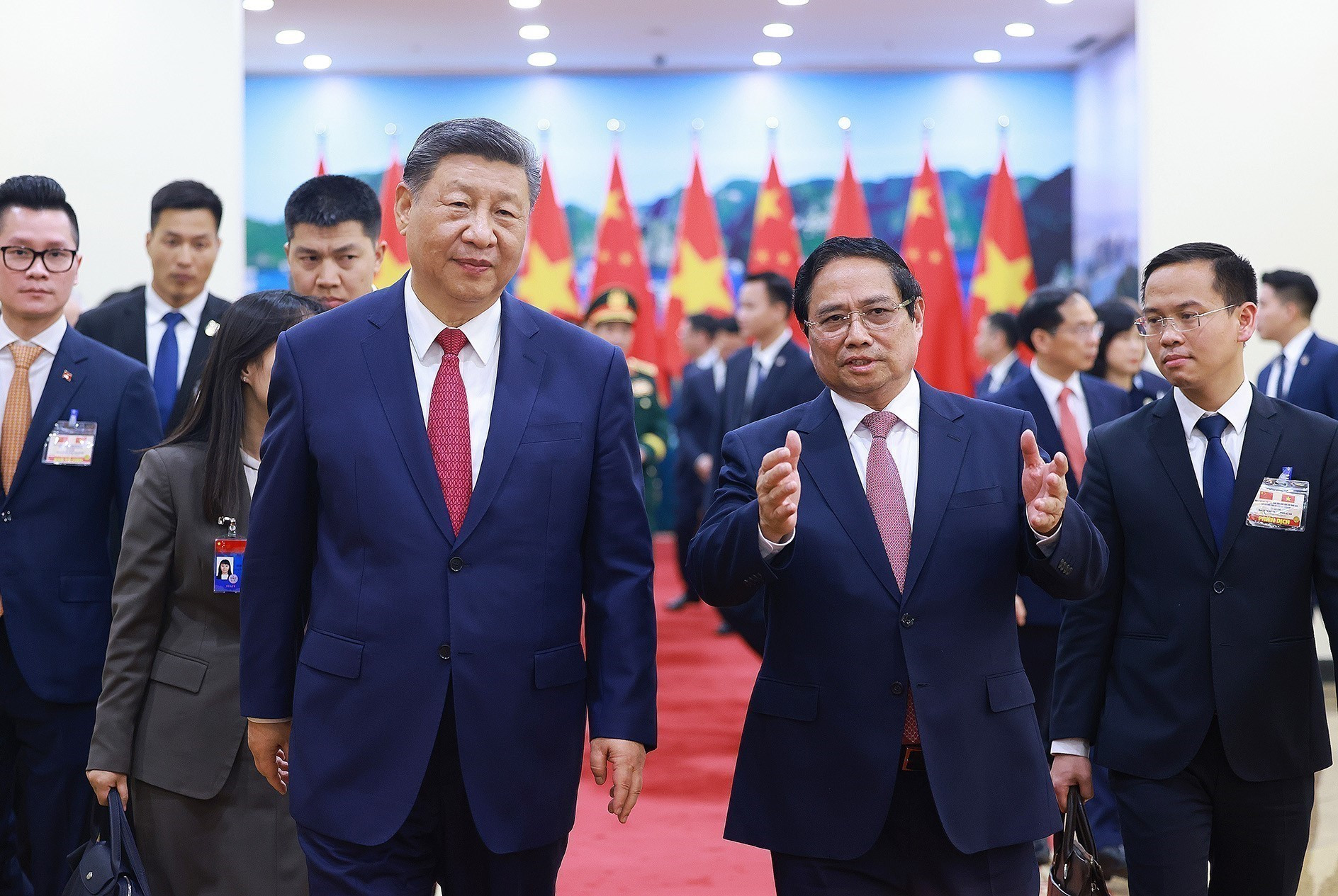 El primer ministro de Vietnam, Pham Minh Chinh, y el secretario general del Partido Comunista de China y presidente de ese país, Xi Jinping.