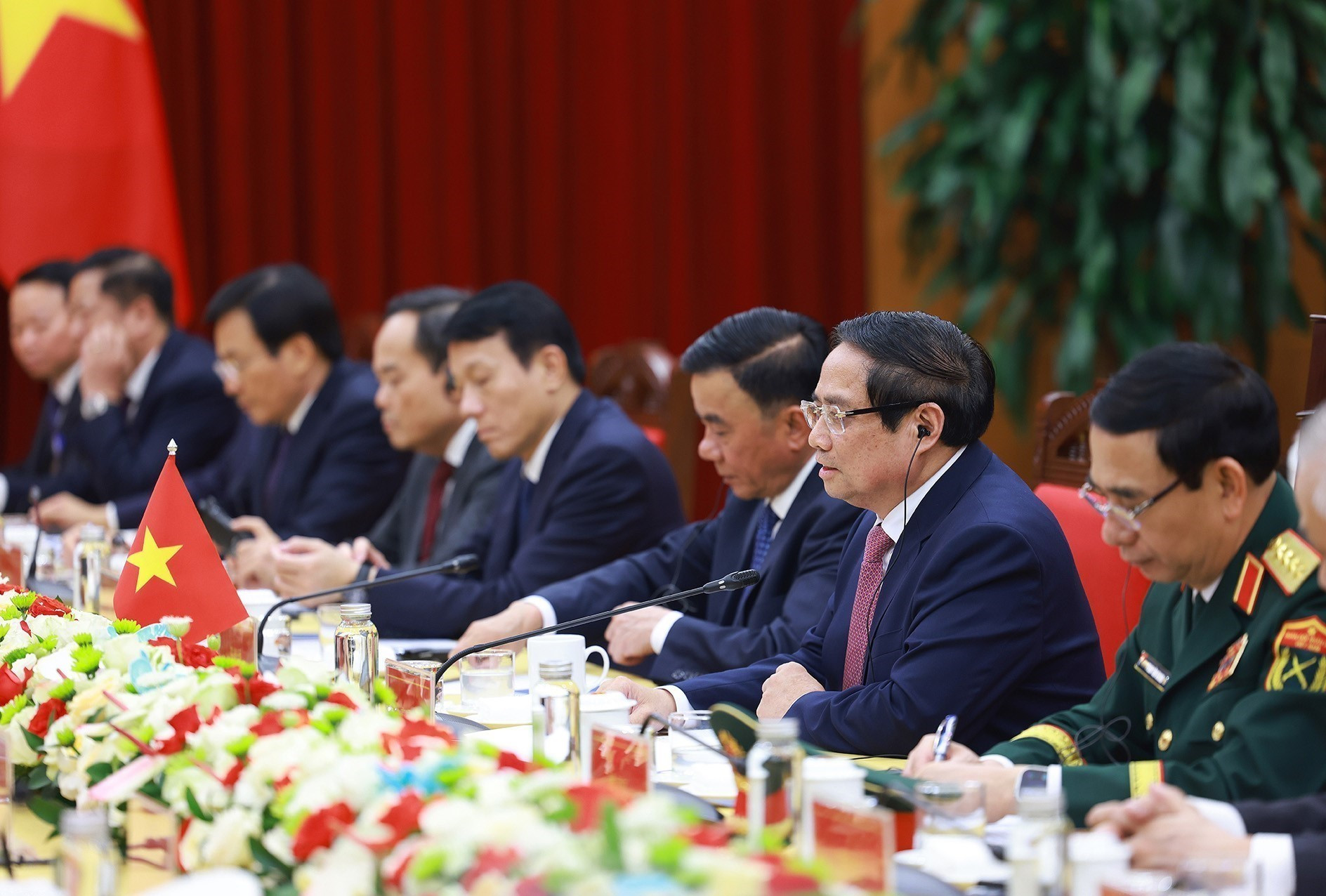 El premier Pham Minh Chinh interviene en la reunión.