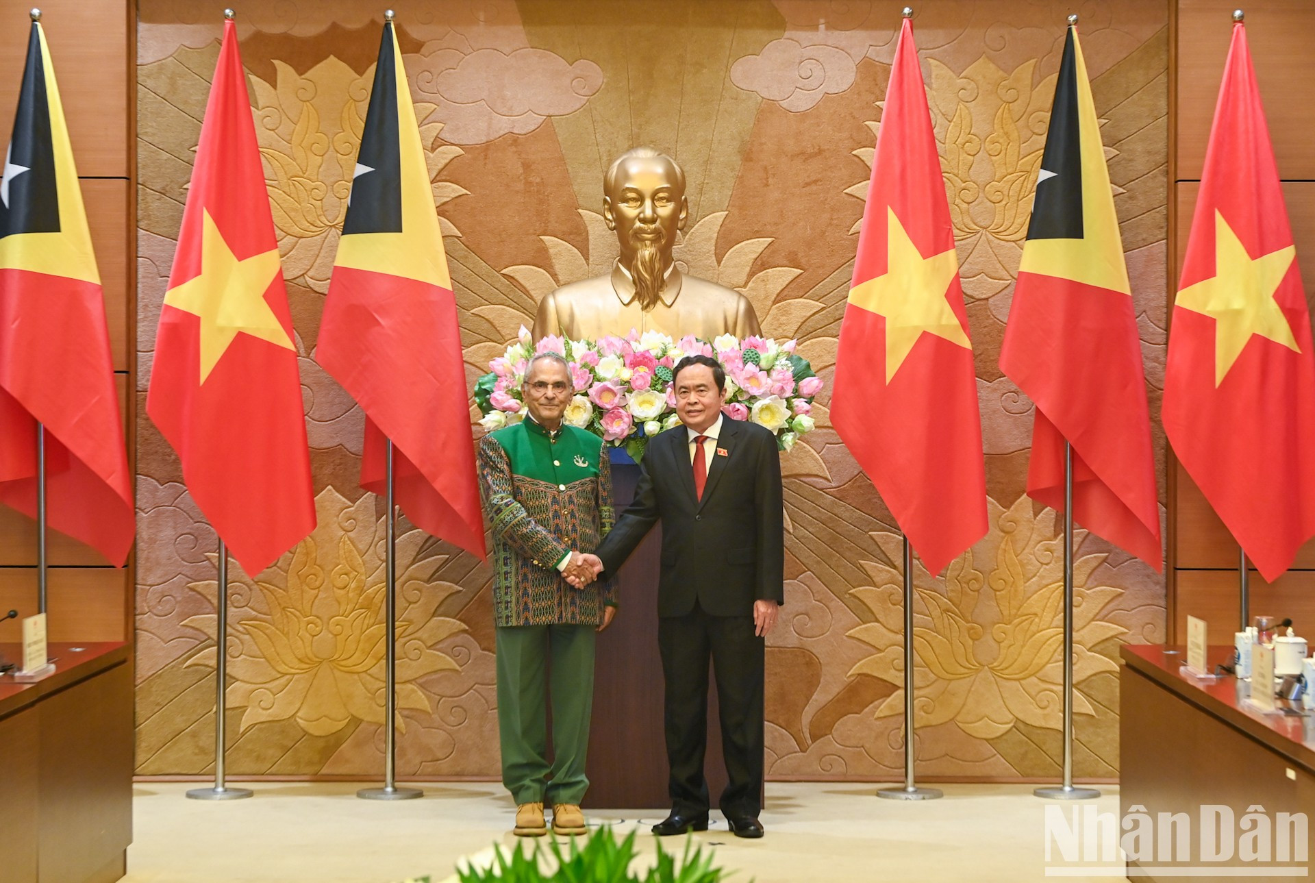 El presidente de la Asamblea Nacional de Vietnam, Tran Thanh Man, y el presidente de Timor Oriental, José Ramos-Horta. El presidente de la Asamblea Nacional de Vietnam, Tran Thanh Man, y el presidente de Timor Oriental, José Ramos-Horta.