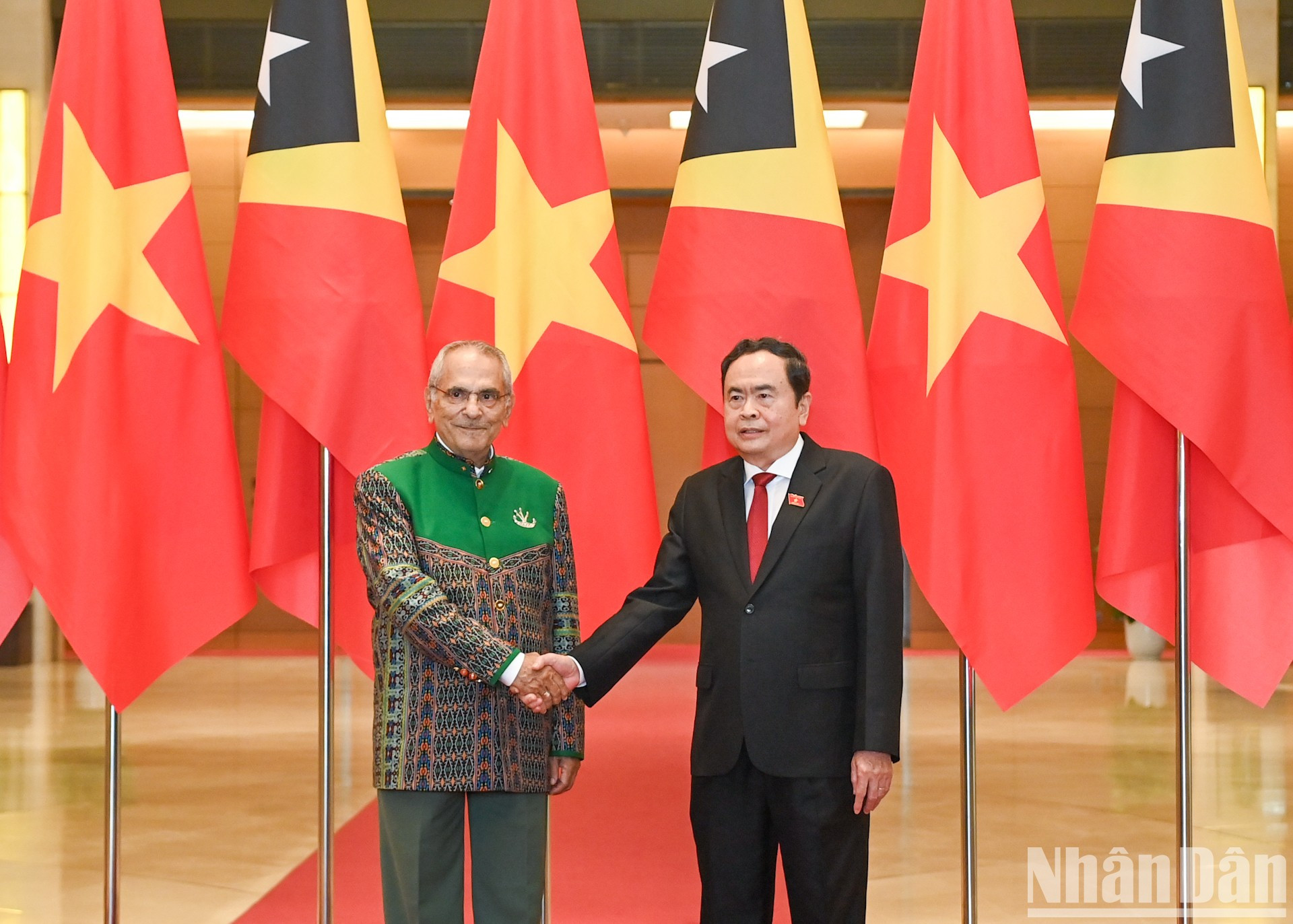 El presidente de la Asamblea Nacional de Vietnam, Tran Thanh Man, y el presidente de Timor Oriental, José Ramos-Horta. El presidente de la Asamblea Nacional de Vietnam, Tran Thanh Man, y el presidente de Timor Oriental, José Ramos-Horta.