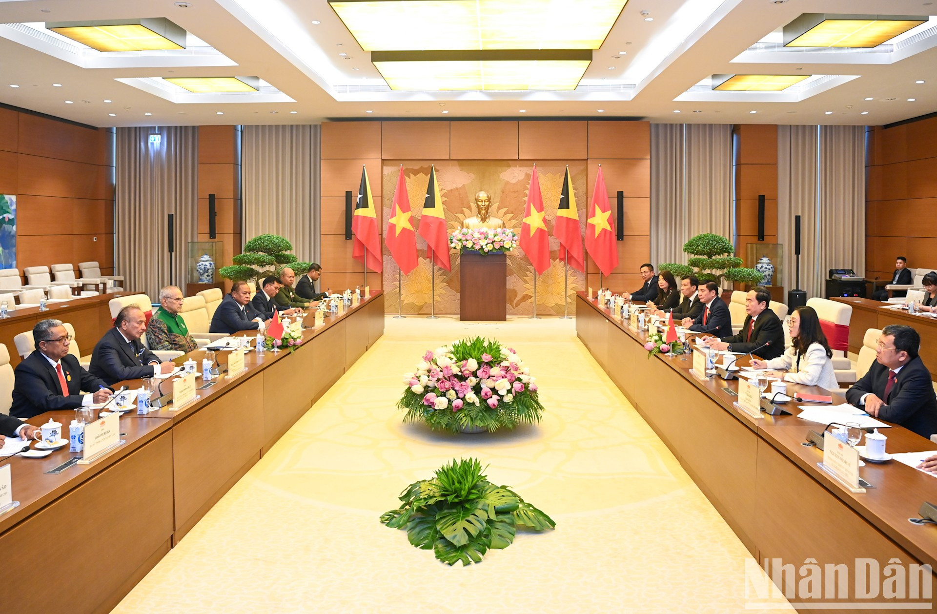 Escena de la reunión. Escena de la reunión.