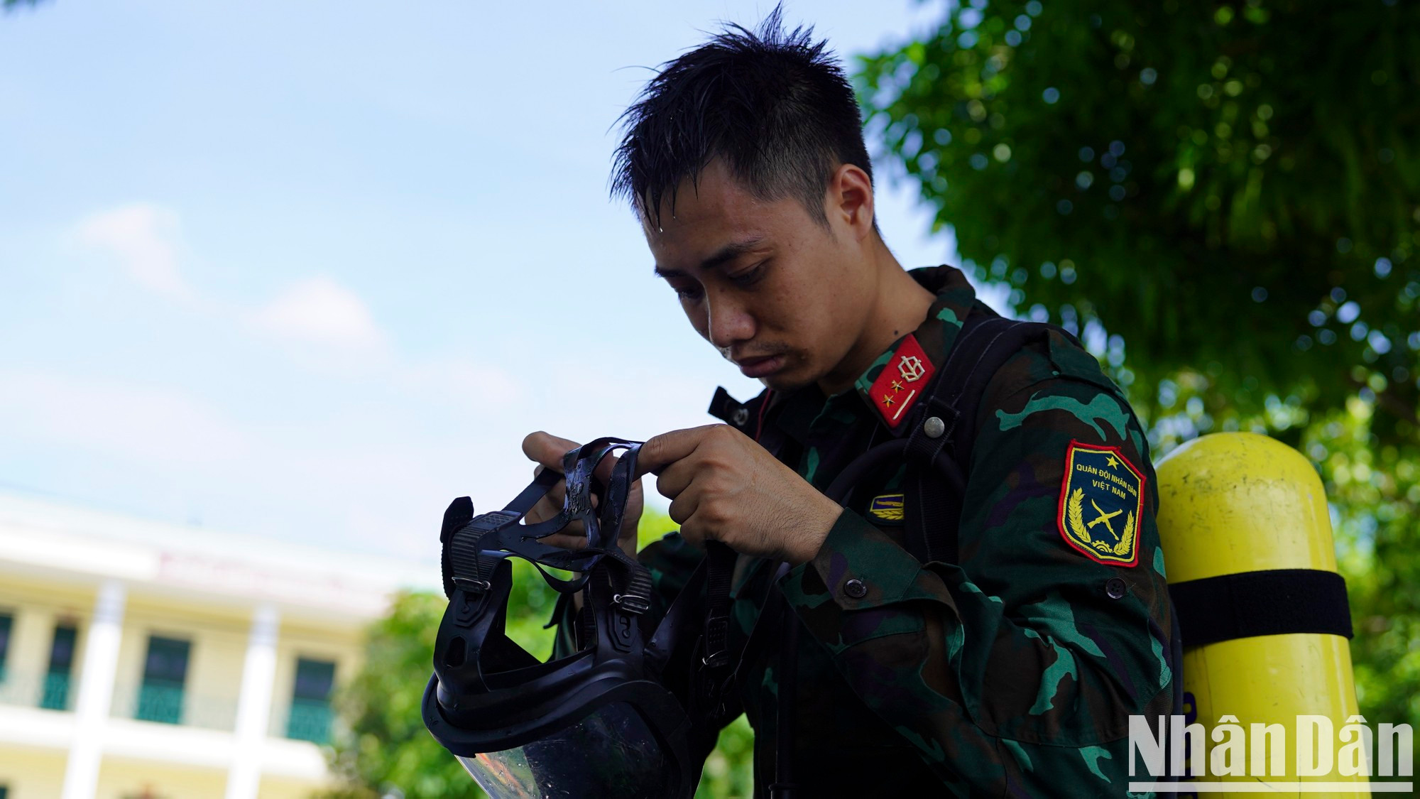 Las sesiones de entrenamiento tienen lugar a pesar de que la temperatura supera los 36 ºC en Ciudad Ho Chi Minh. Las sesiones de entrenamiento tienen lugar a pesar de que la temperatura supera los 36 ºC en Ciudad Ho Chi Minh.
