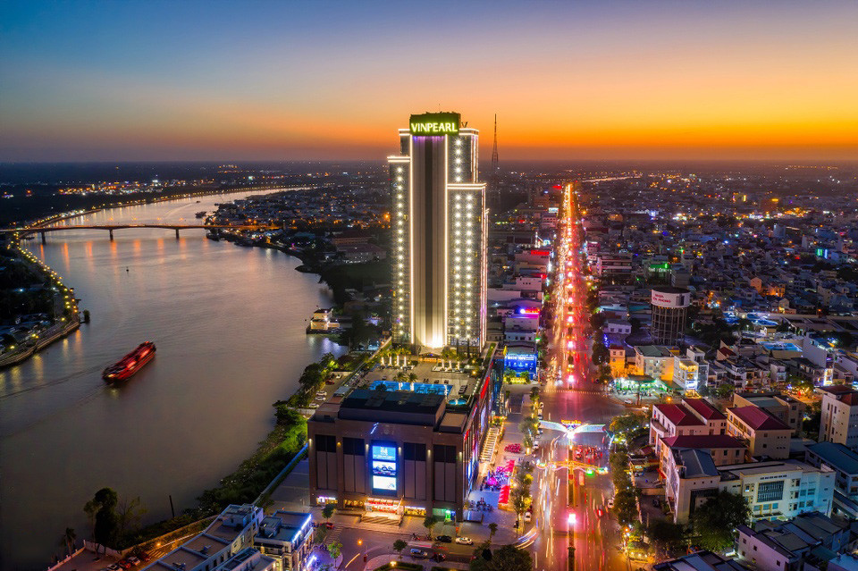 Can Tho también posee una belleza seductora al alba y al atardecer. En la imagen, la avenida de 30 de Abril, en Ninh Kieu. Can Tho también posee una belleza seductora al alba y al atardecer. En la imagen, la avenida de 30 de Abril, en Ninh Kieu.