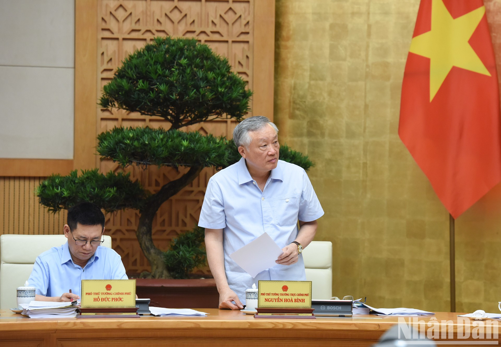 El vice primer ministro permanente, Nguyen Hoa Binh. El vice primer ministro permanente, Nguyen Hoa Binh.