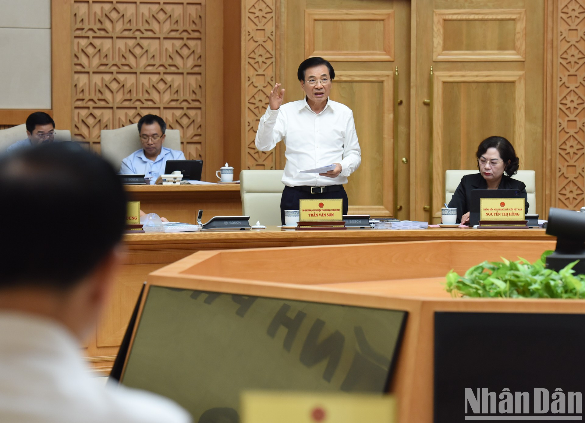 El ministro y jefe de la Oficina Gubernamental, Tran Van Son. El ministro y jefe de la Oficina Gubernamental, Tran Van Son.