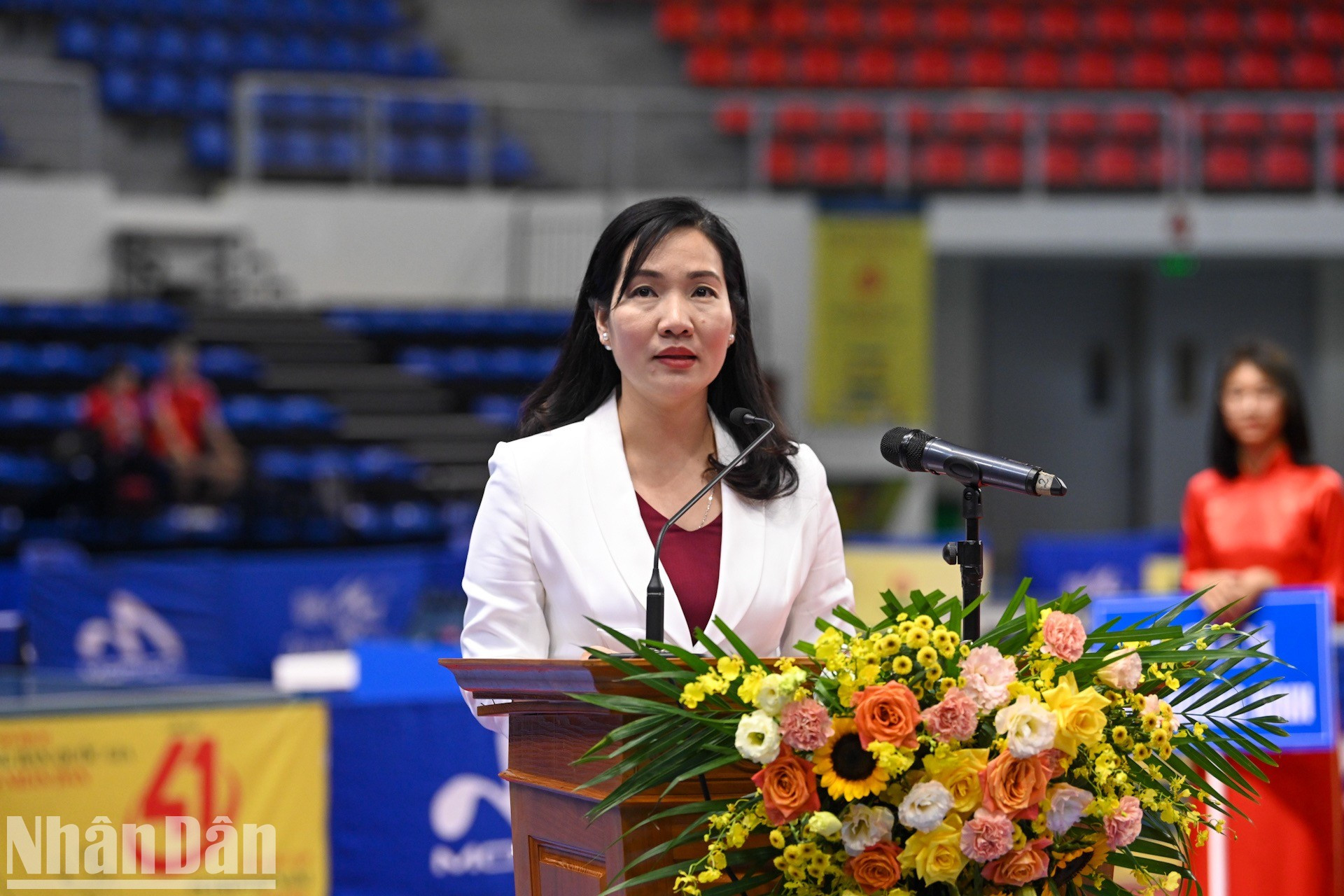 La vicepresidenta del Comité Popular de la provincia Nguyen Thi Hanh da sus palabras.