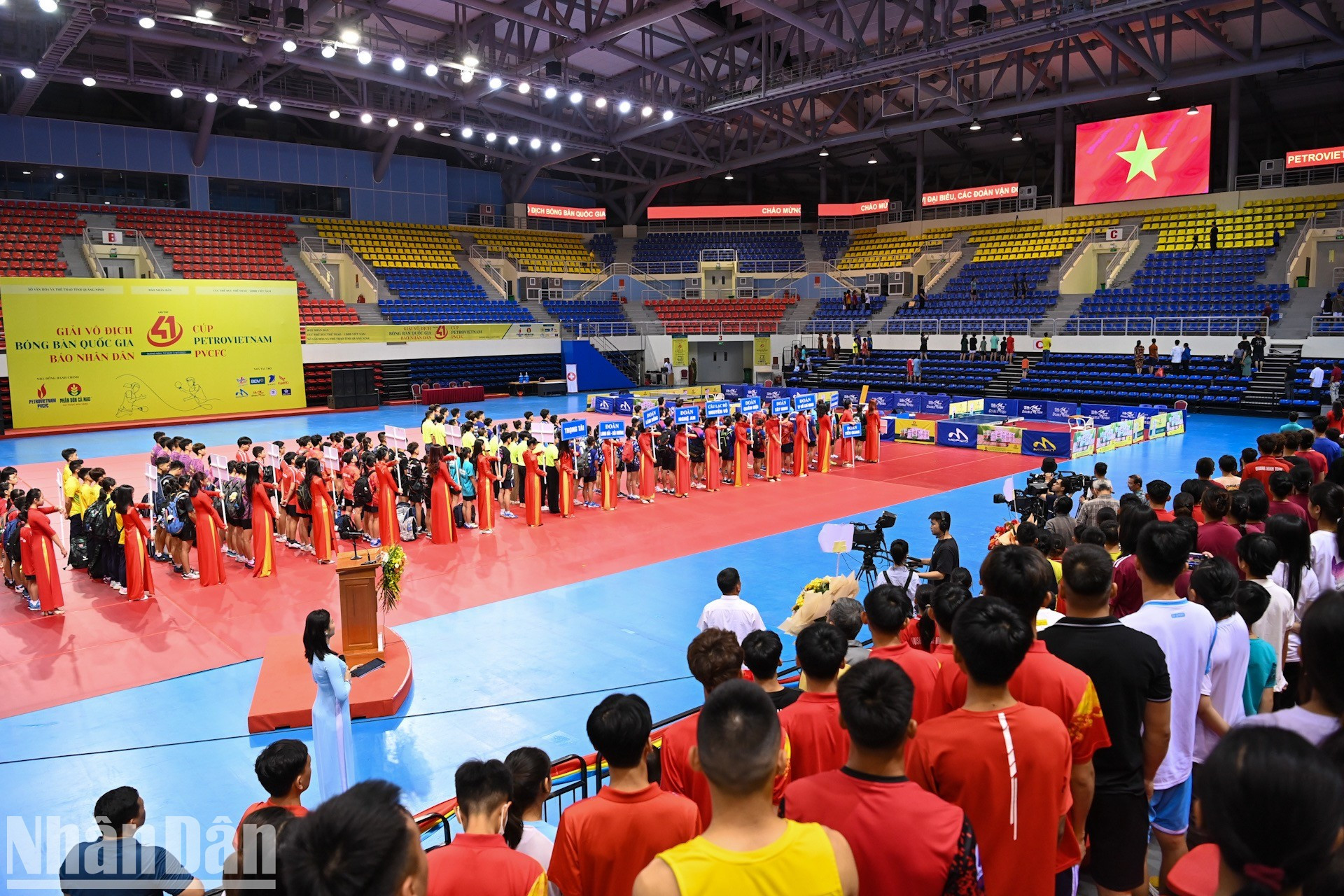 Acto de saludo a la bandera.